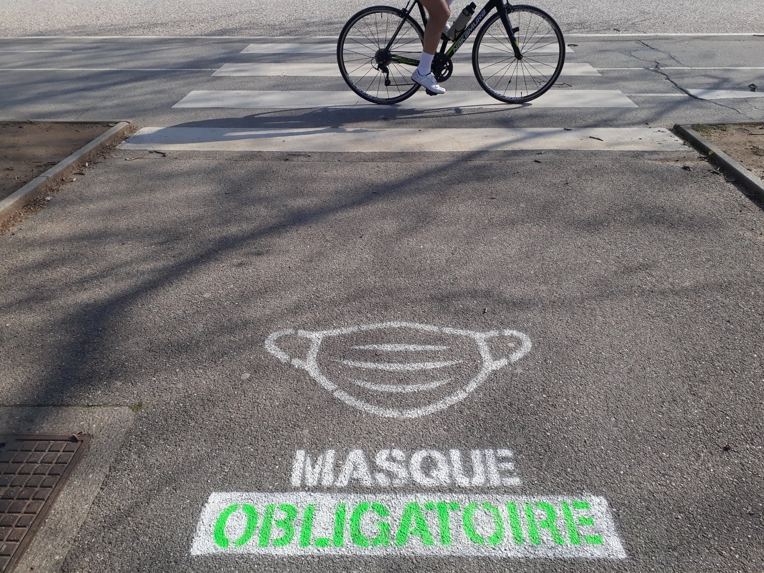 Le masque redeviendra-t-il obligatoire à l'extérieur, face à la dégradation de la situation sanitaire ? ©Victorien Duchet RCF Haute-Savoie
