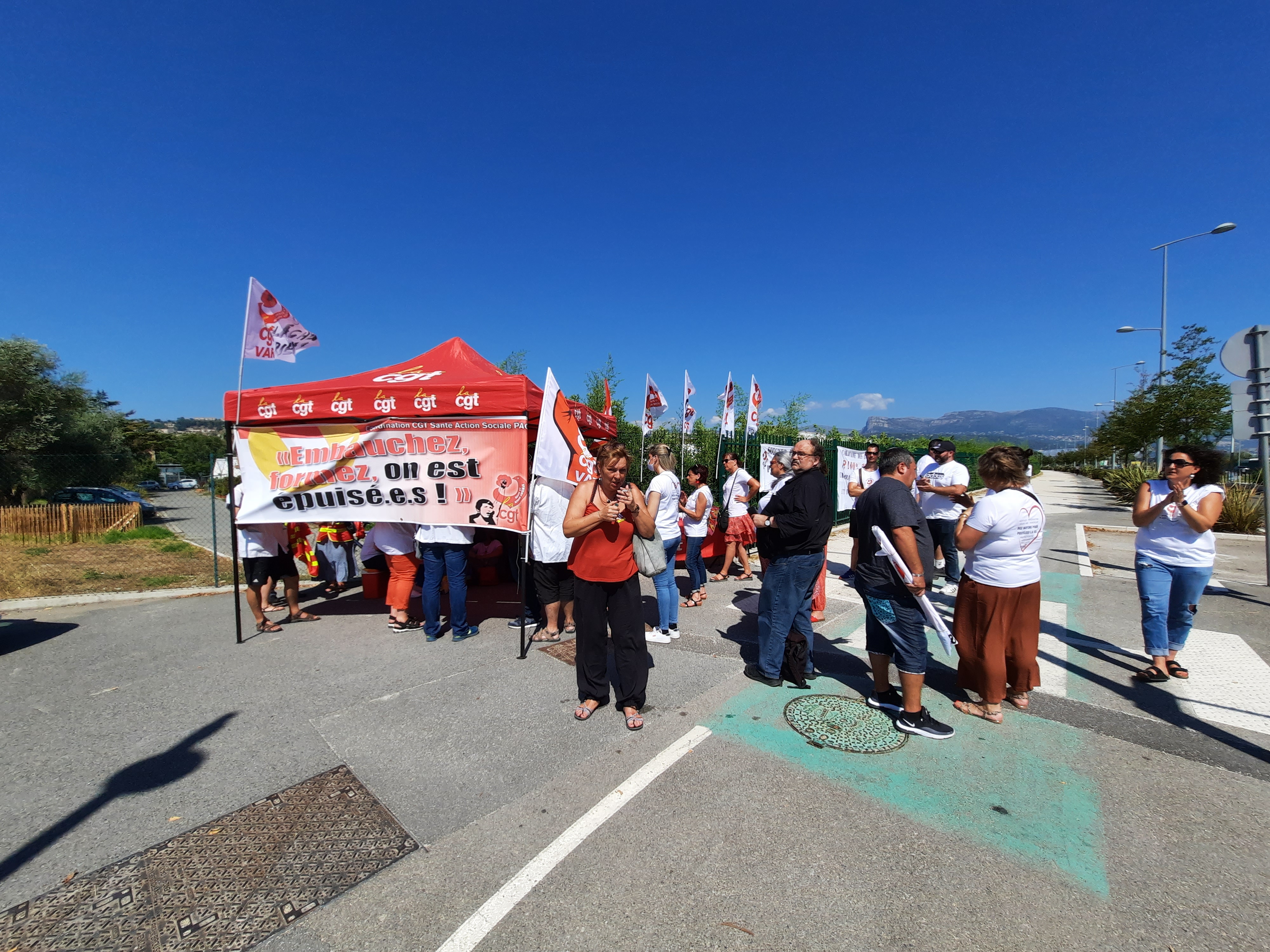 Des militants de la CGT au départ de la "Caravane des Luttes" à Nice ce 20 juillet 2021 - Photo RCF