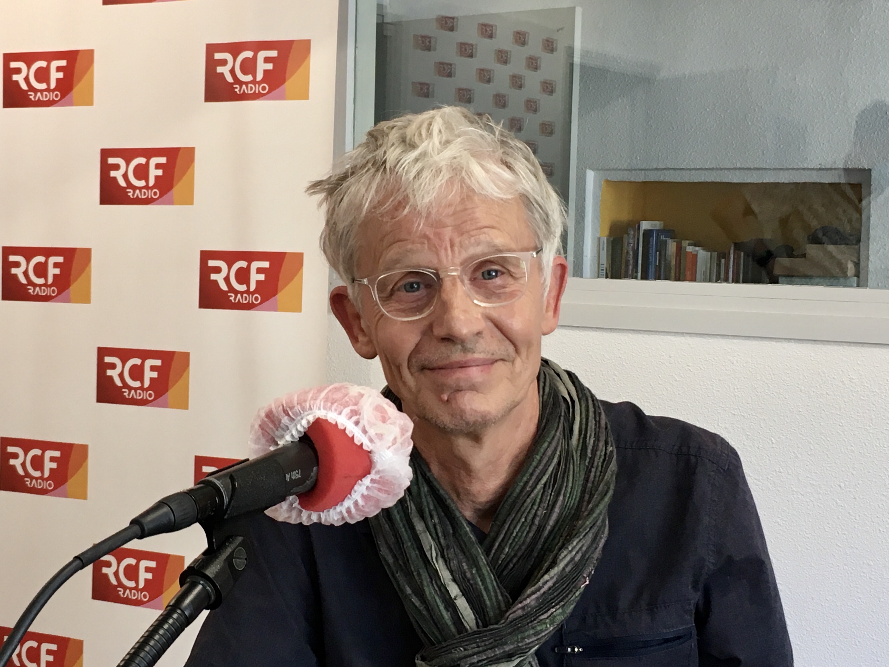 Hervé Frumy, dans les studios de RCF à Grenoble. ©Nicolas Boutry, RCF Isère