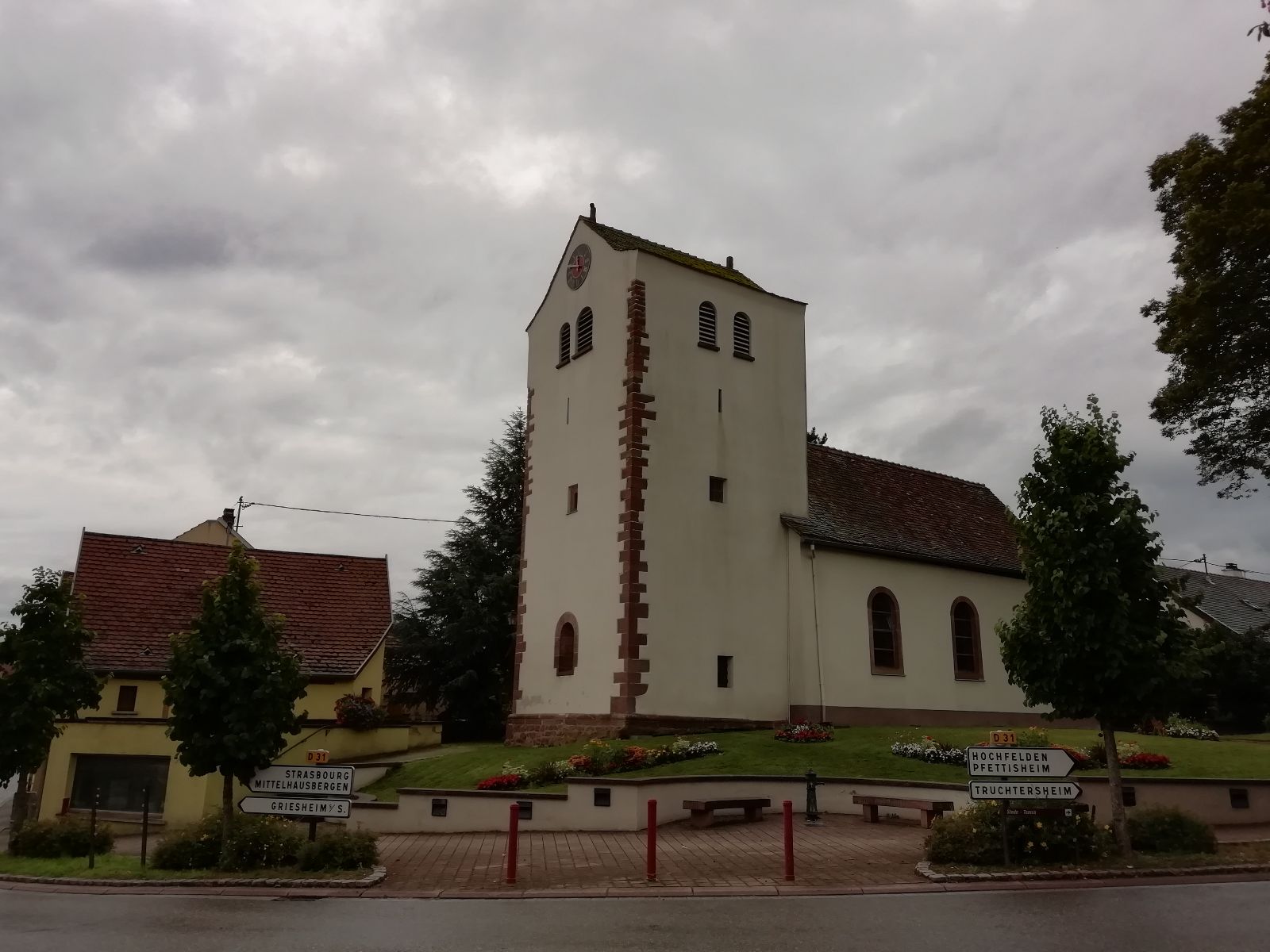 L'église simultanée de Pfulgriesheim, située au cœur du village alsacien.