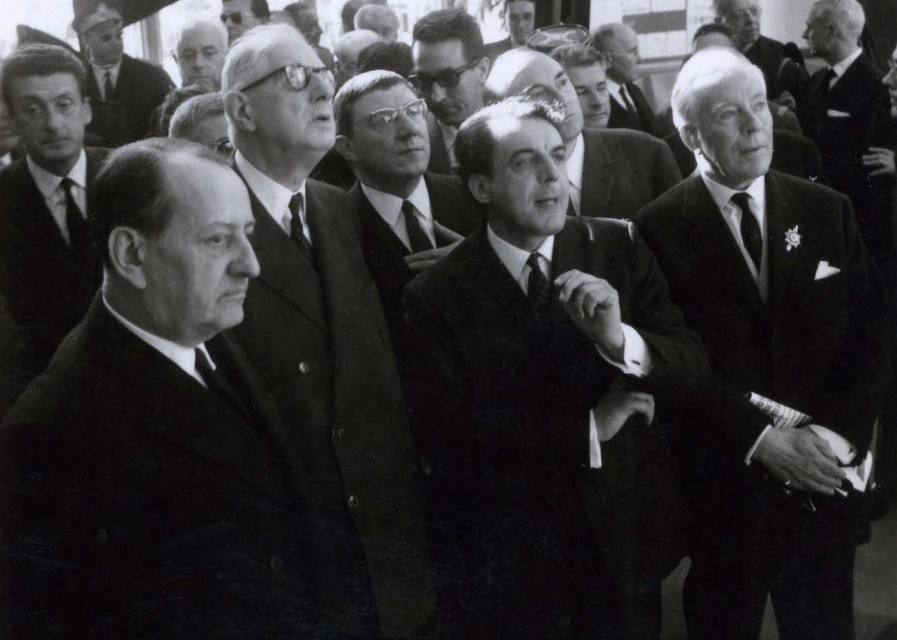 De gauche à droite au premier plan : André Malraux, le Général de Gaulle et Gabriel Monnet à la MCB en 1965 © Archives Départementales du Cher.