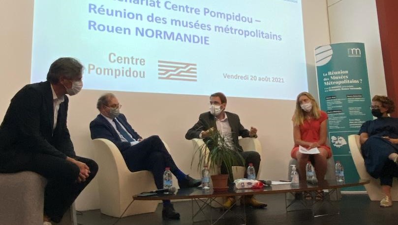 De gauche à droite : Sylvain Amic, directeur de la RMM, Laurent Le Bon, président du centre Pompidou, Nicolas Mayer Rossignol, président de la Métropole et maire de Rouen, Laurence Renou, vice-présidente de la Métropole en charge de la culture et Marie-André Malleville, ajointe à la culture pour la ville de Rouen © RCF - L.D
