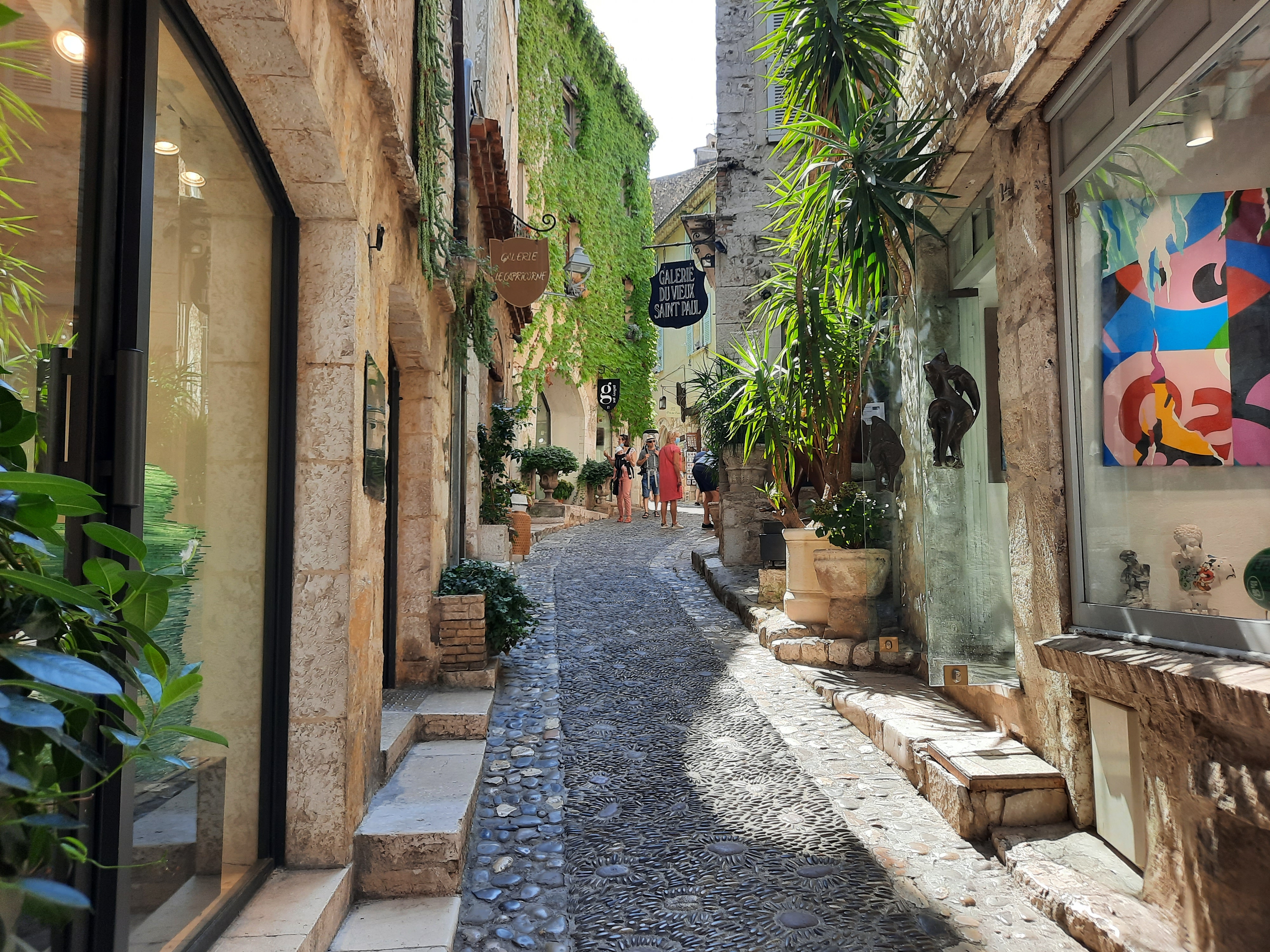 Une rue commerçante de Saint-Paul-de-Vence - Photo RCF