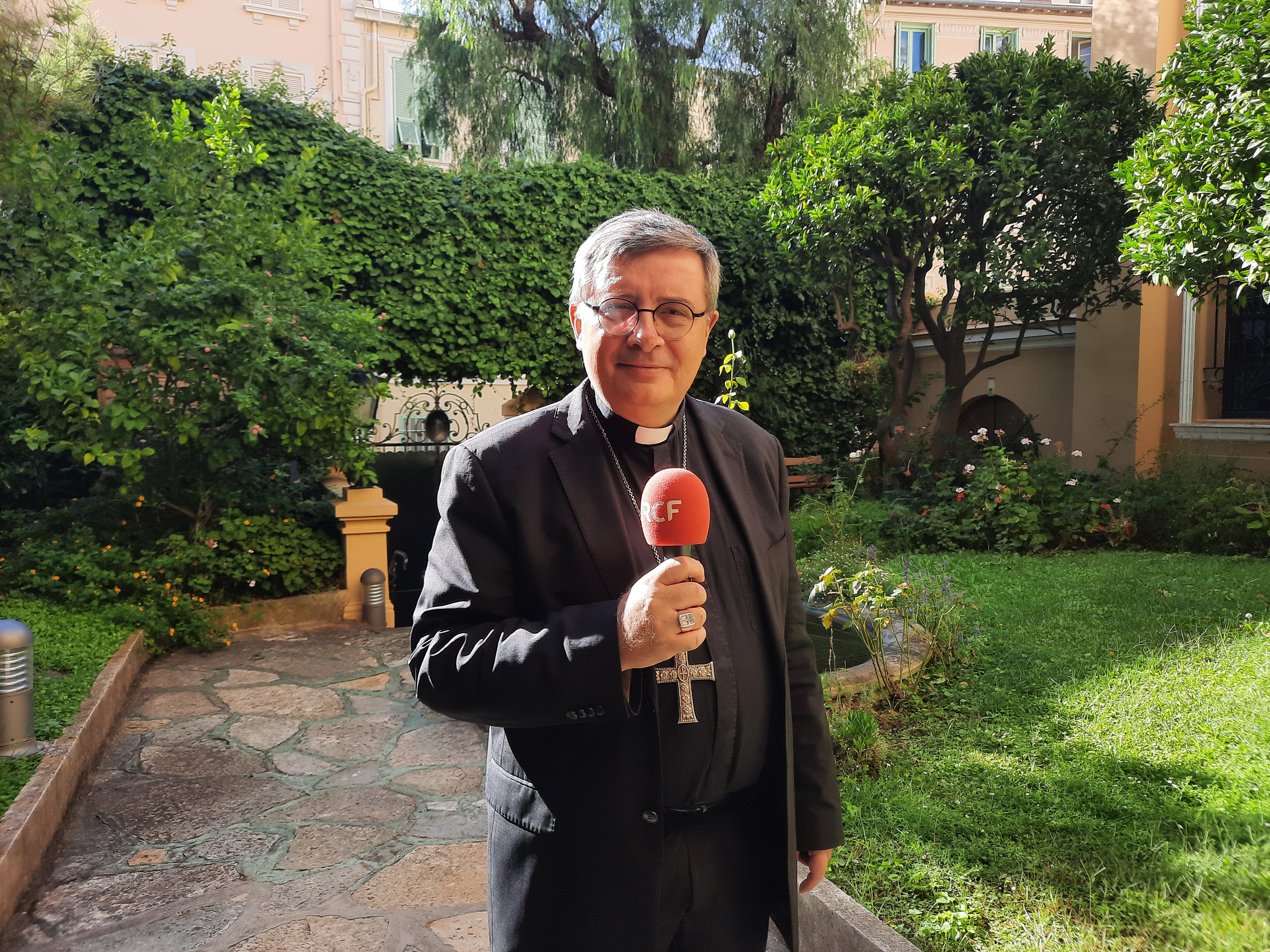 Mgr Dominique-Marie David, archevêque de Monaco, dans le jardin de l'archevêché le 21 septembre 2021 - Photo RCF