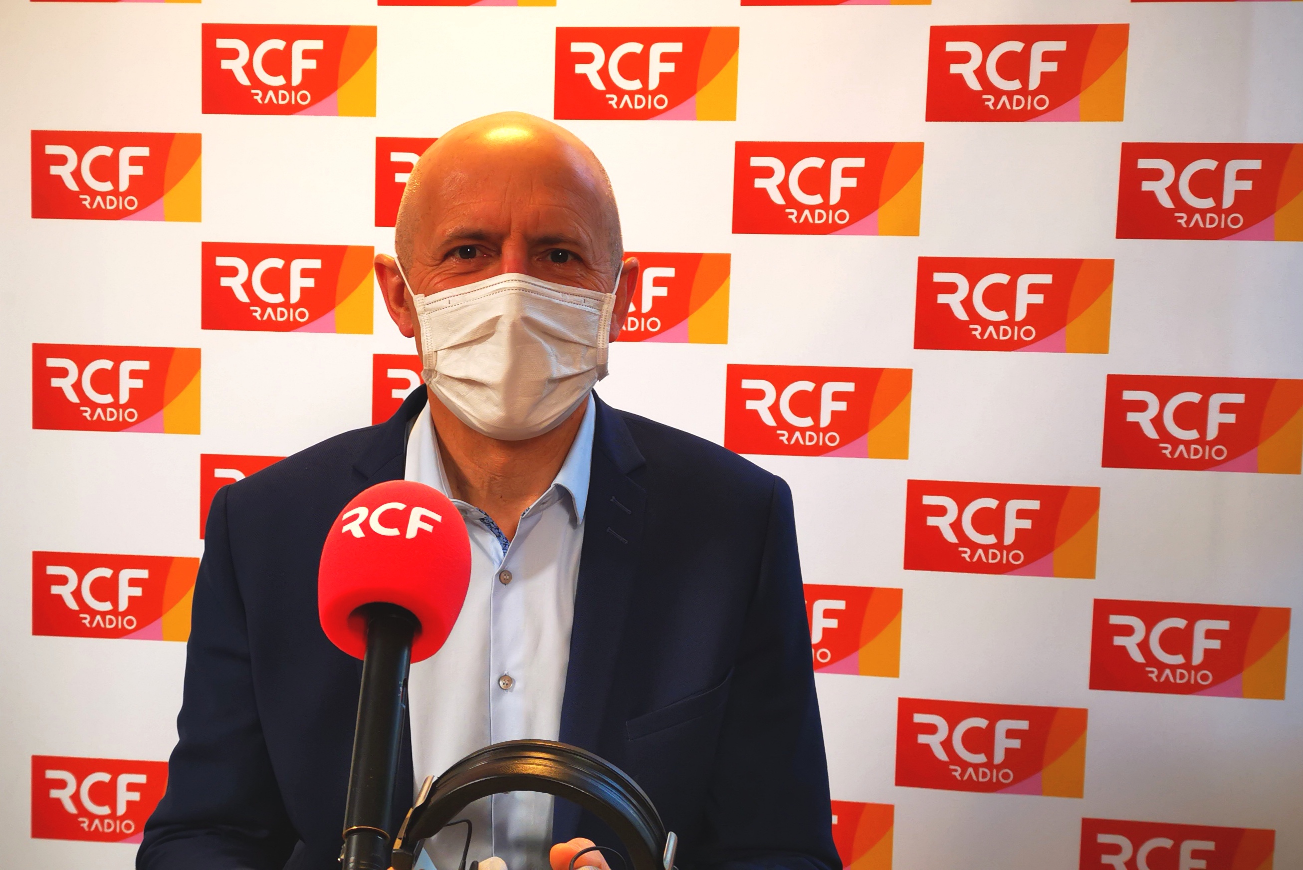 Dominique Potier au micro de la Matinale RCF - crédit : Simon Marty