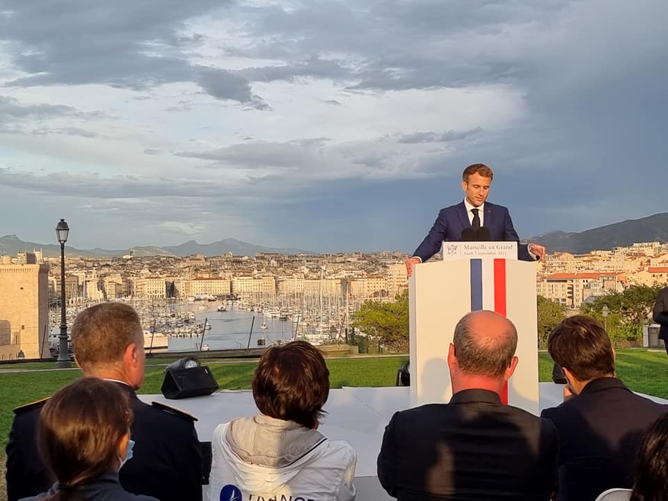 Le Président Emmanuel Macron, de passage dans la ville de Marseille afin de dévoiler son plan "Marseille en grand" © Facebook Jean Pierre Serrus