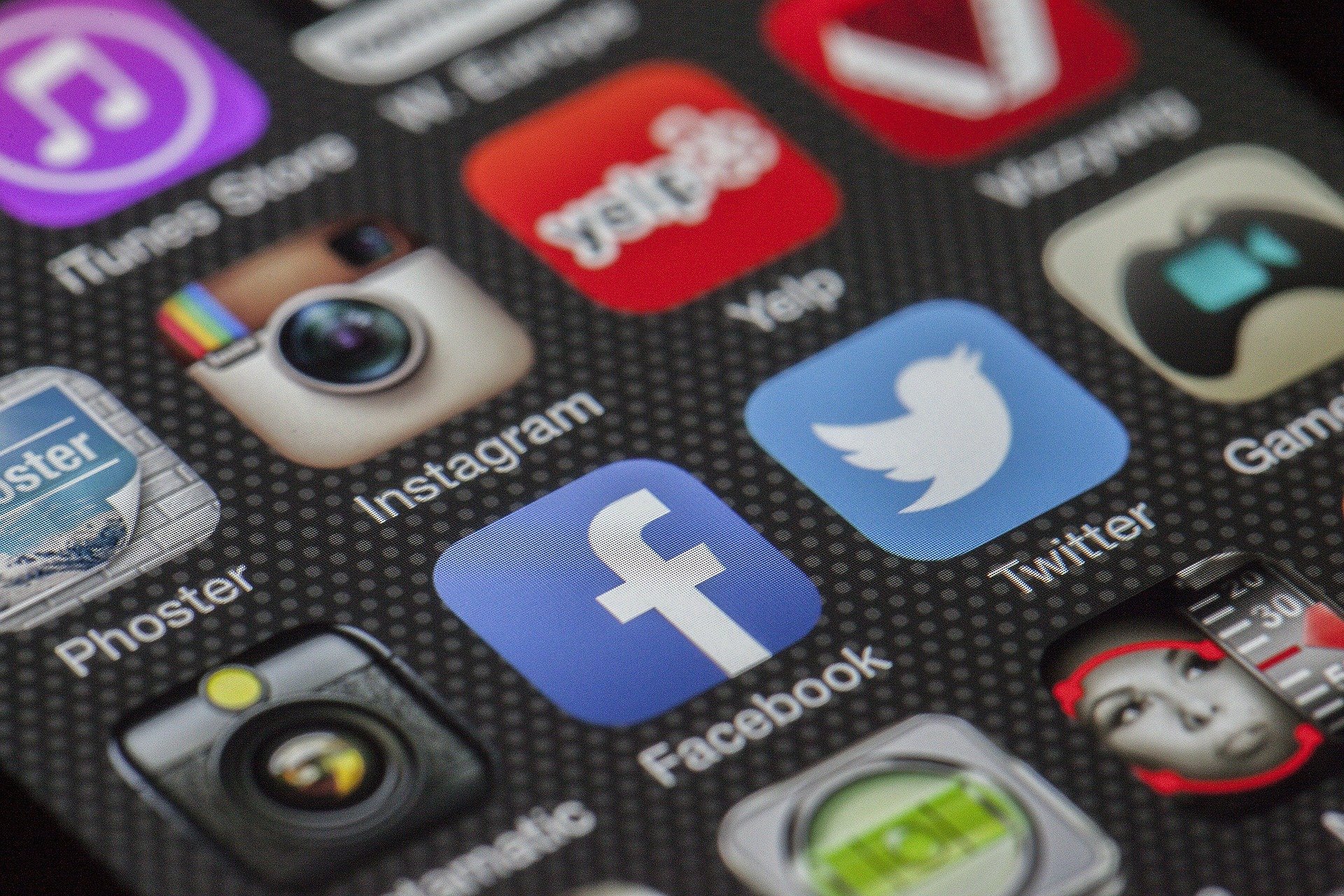Après les révélations d'une lanceuse d'alerte, le Congrès américain veut réguler Facebook et les réseaux sociaux.