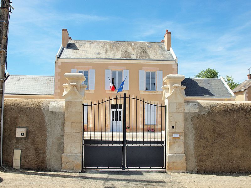 Une plaque sera prochainement installée sur la mairie de Ruffec. © Wikipedia