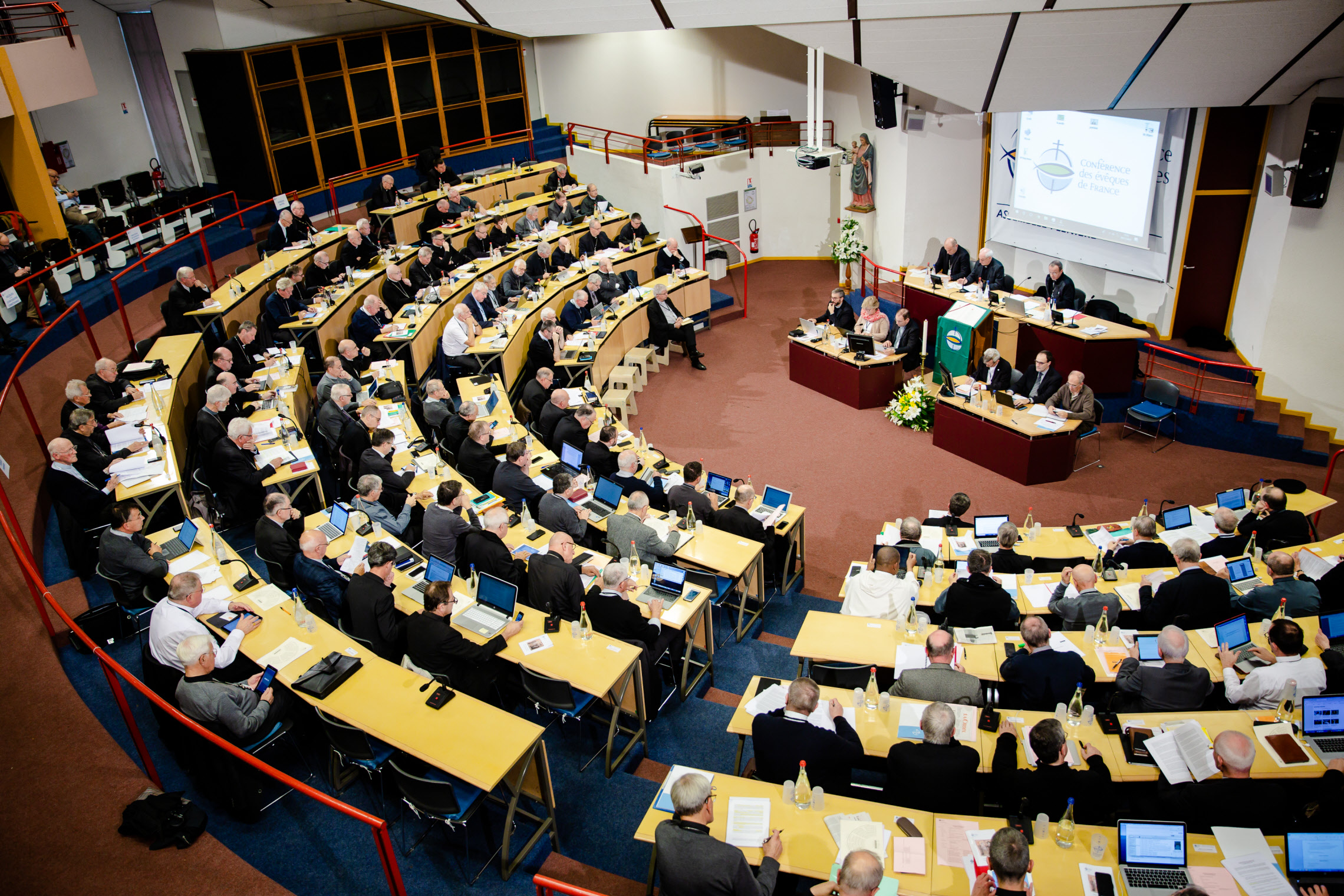 Les évêques de France réunis en assemblée plénière le 6/11/2019 à Lourdes ©Guillaume POLI / CIRIC
