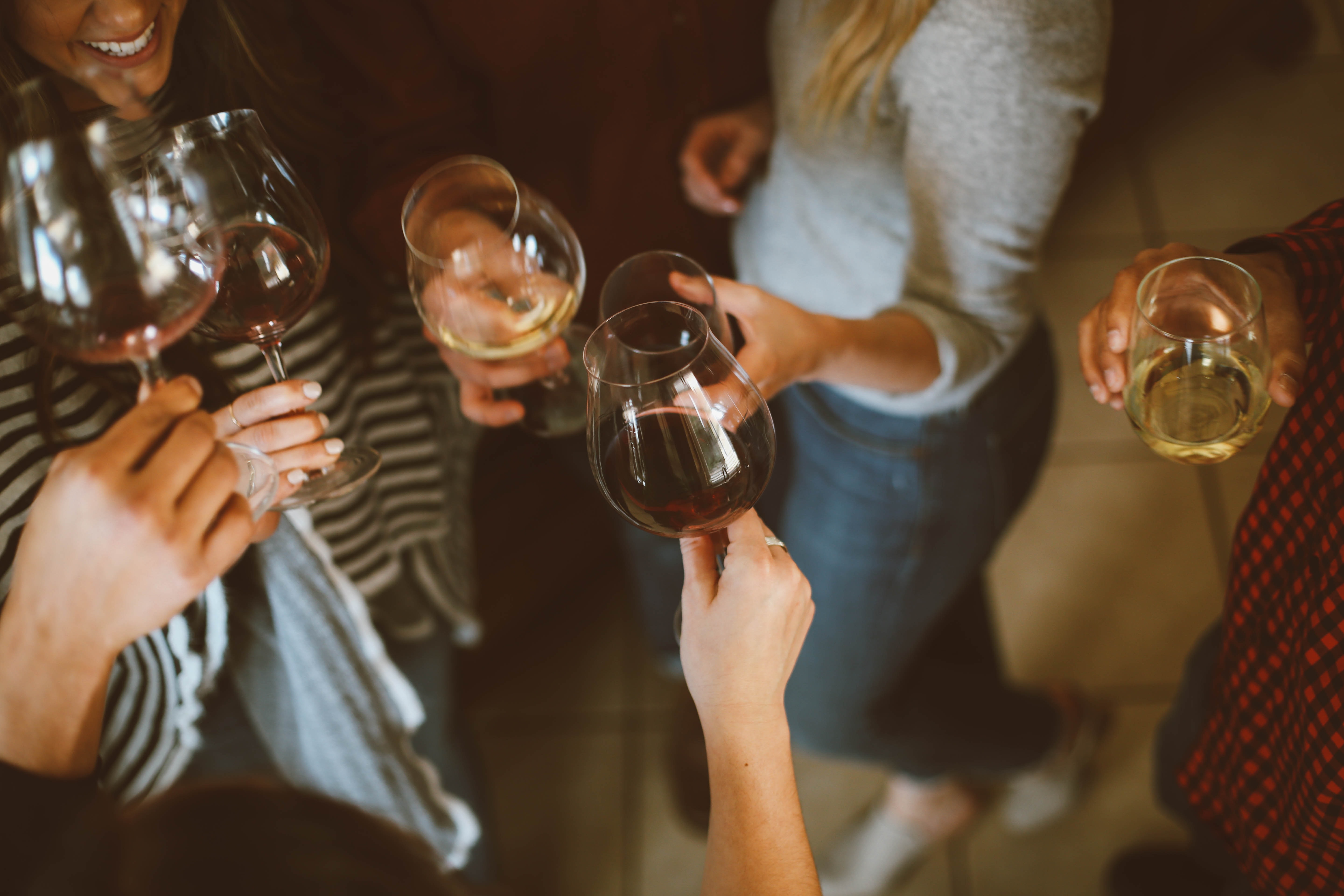 8% de la population adulte serait dépendante de l'alcool, soit près de 4 à 5 millions de personnes - Photo ©Unsplash