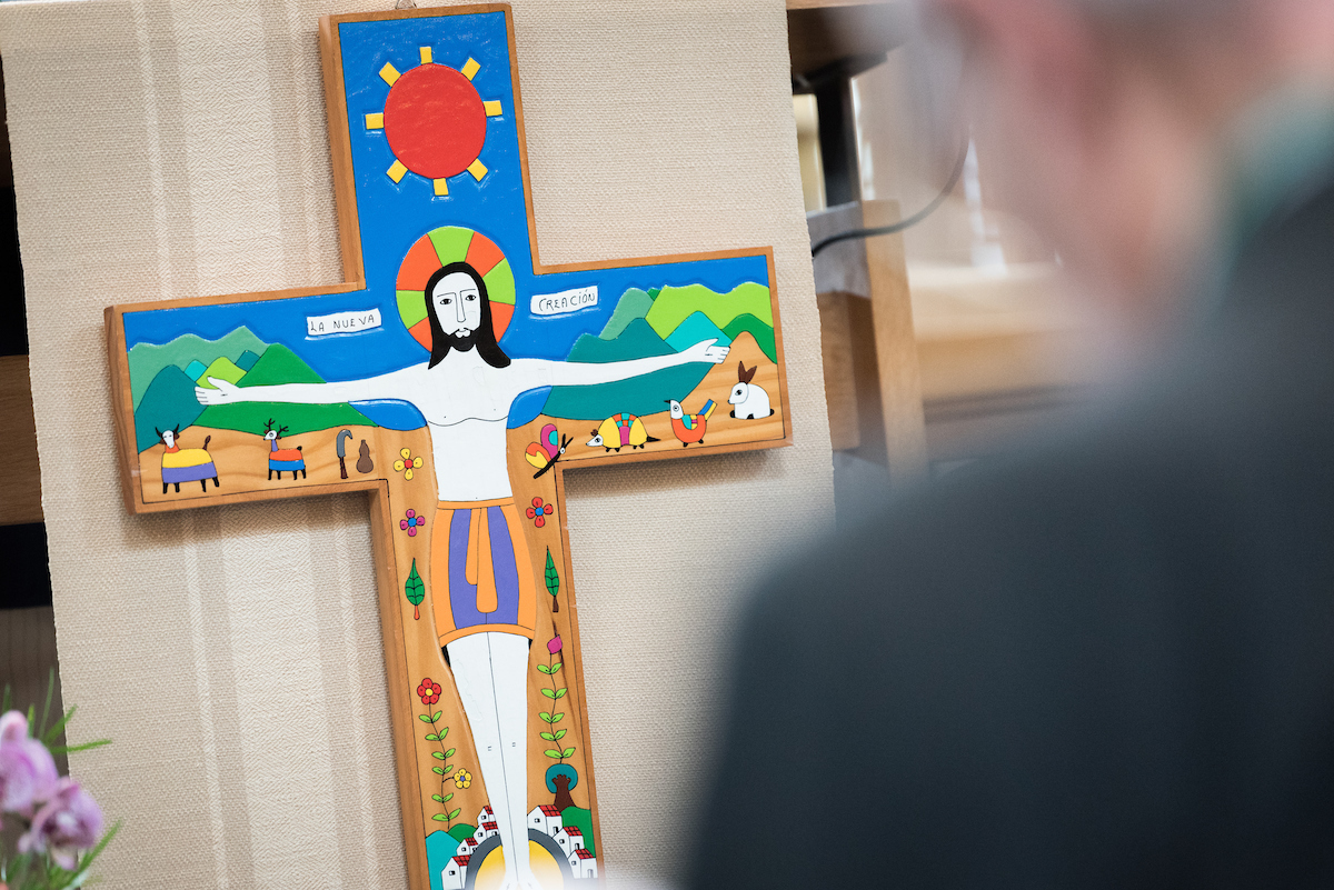 Crucifix dans la chapelle du Conseil Oecumenique des Eglises à Genève ©Albin Hillert