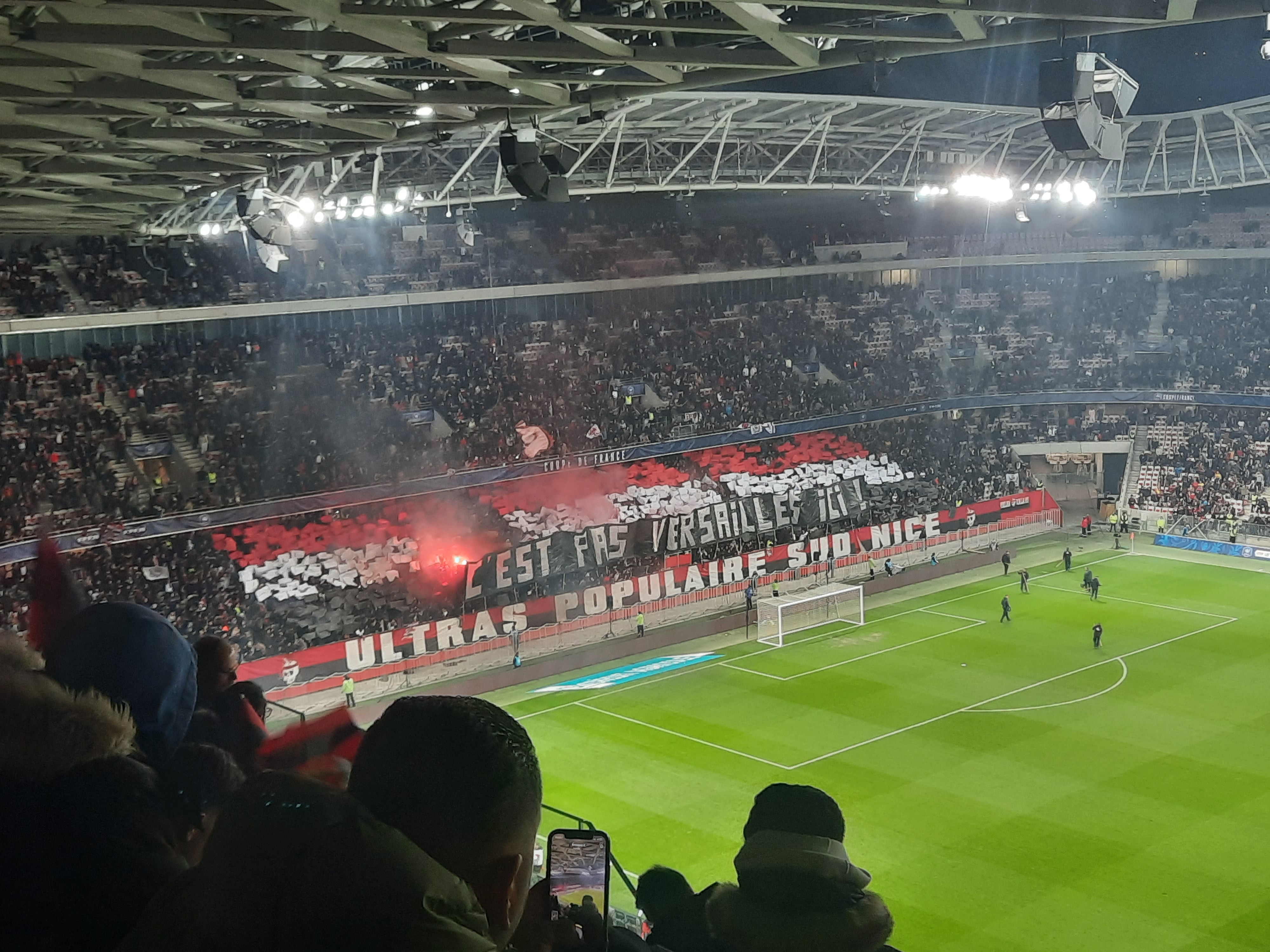 Les supporters niçois à l'Allianz Riviera lors du match face au FC Versailles - RCF