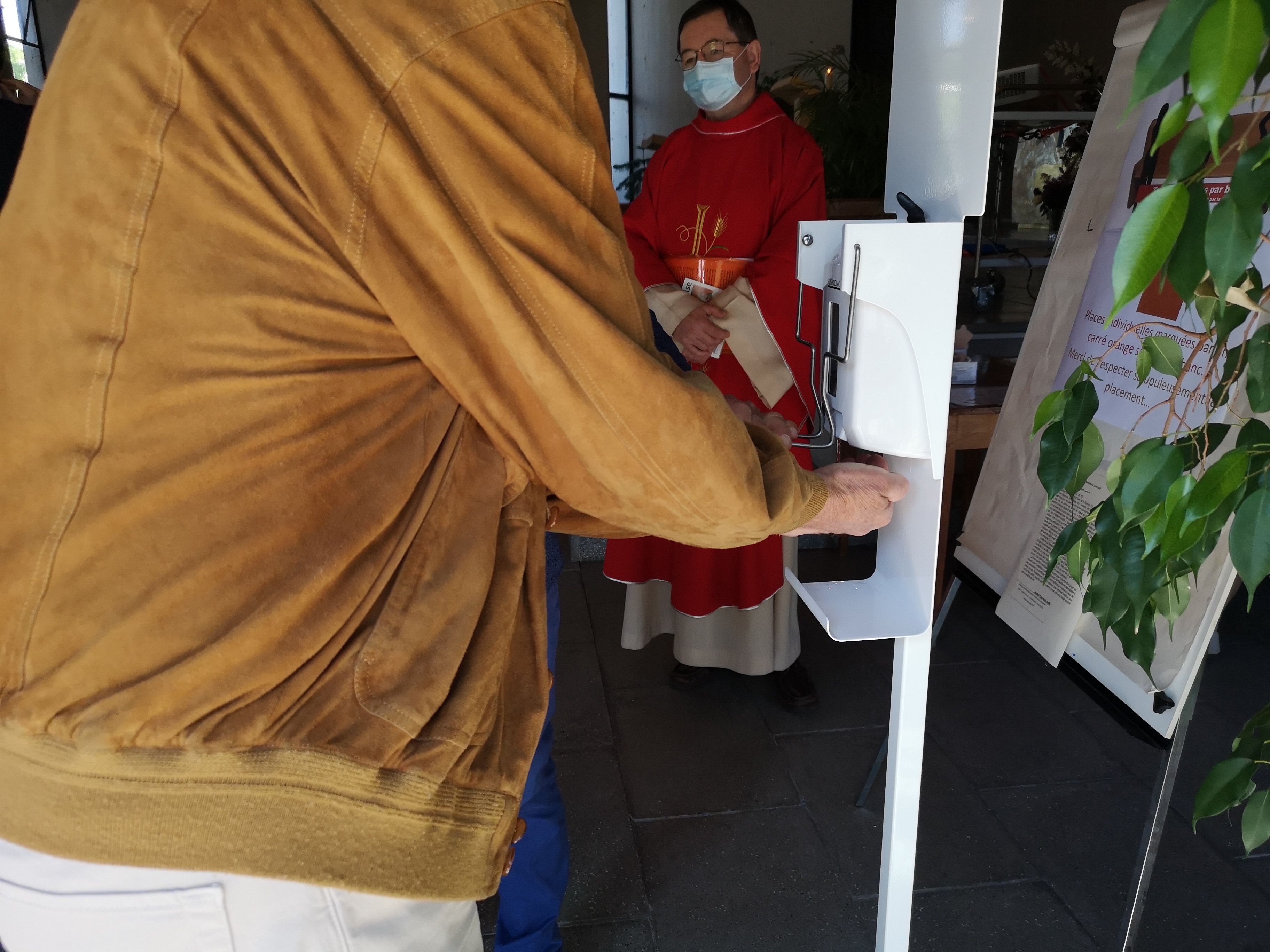 Première messe après le confinement de 2020 en l'église Sainte Bernadette d'Annecy