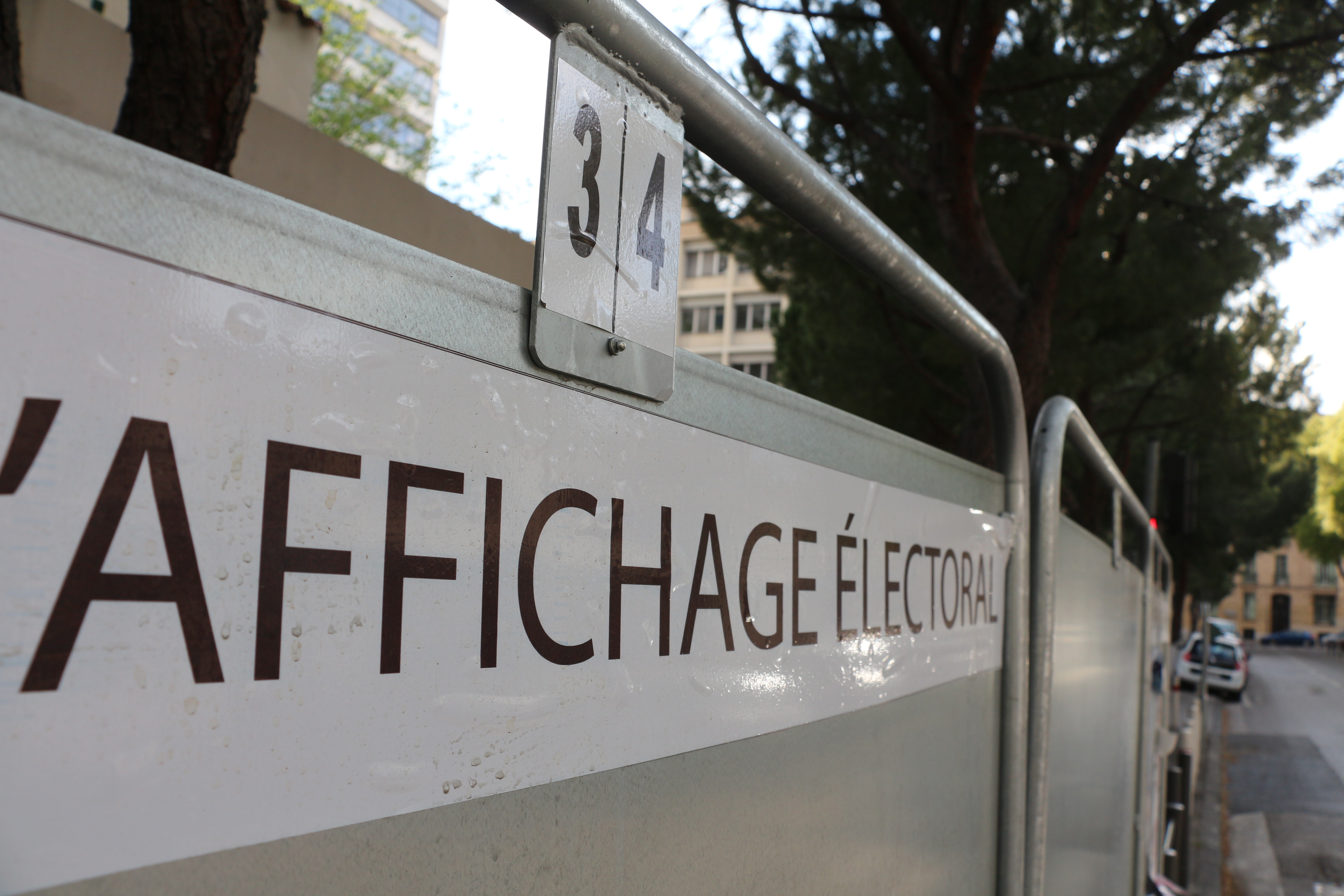 Un panneau d'affichage électoral - RCF
