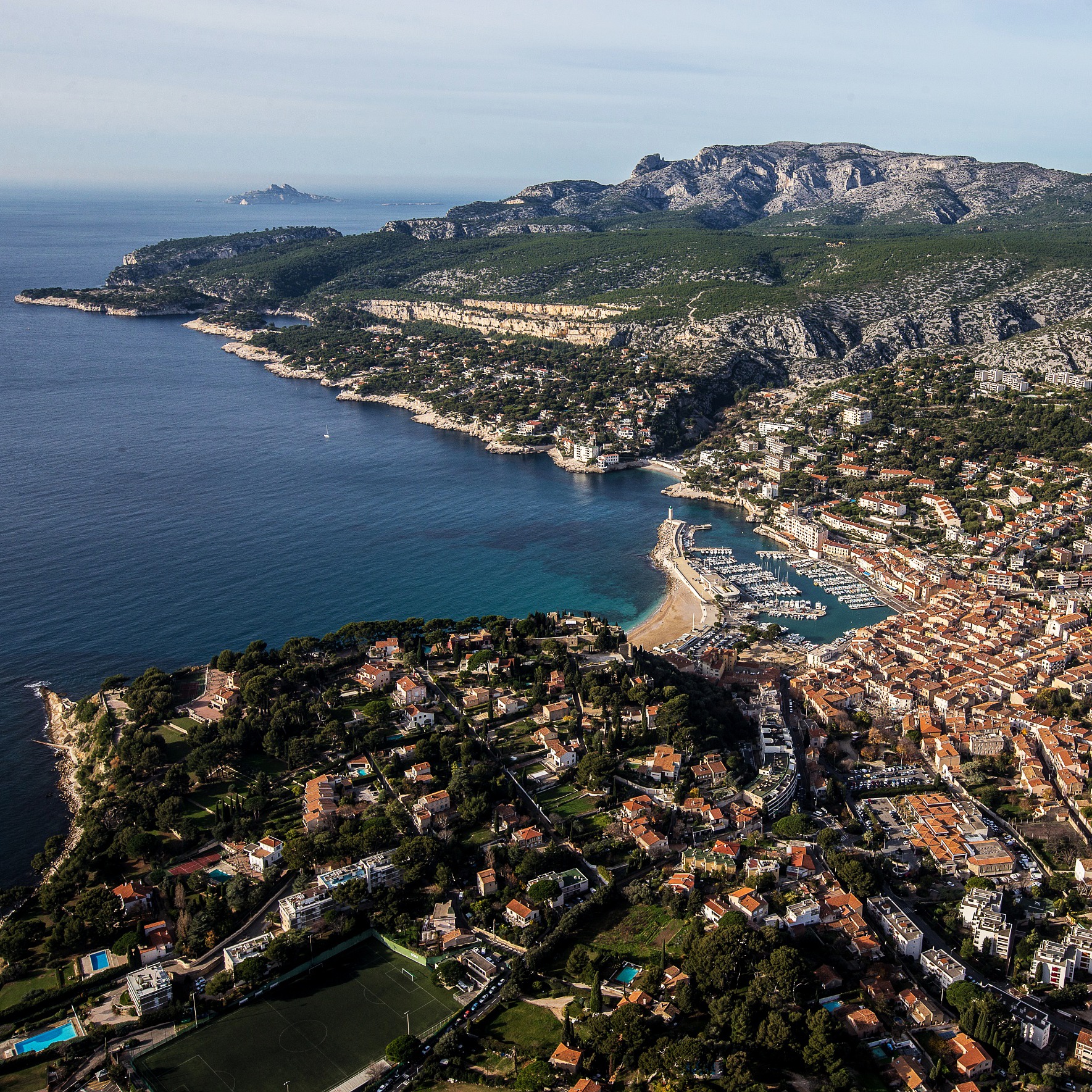 Provence Tourisme est missionnée afin de promouvoir le tourisme dans le respect de l’environnement et des habitants et garantir aux visiteurs un accueil de qualité @ Facebook My Provence