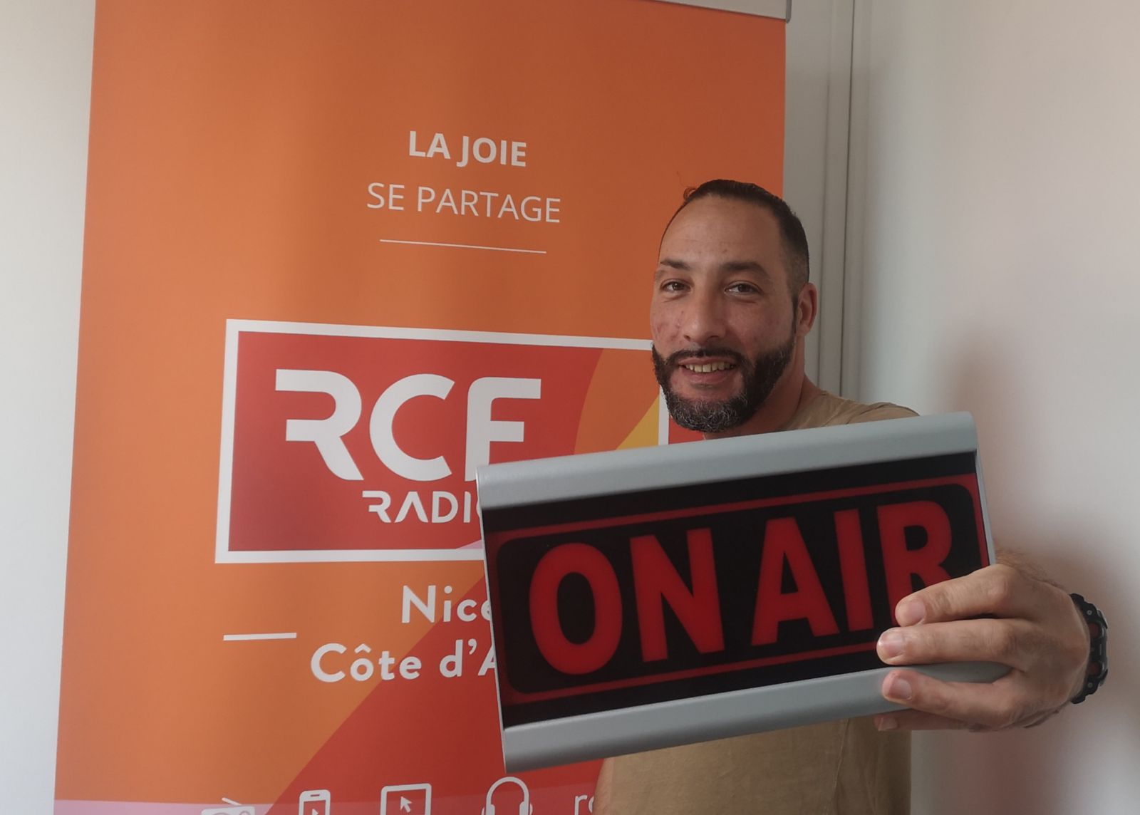 Kaotik dans le studio de RCF Nice Côte d'Azur