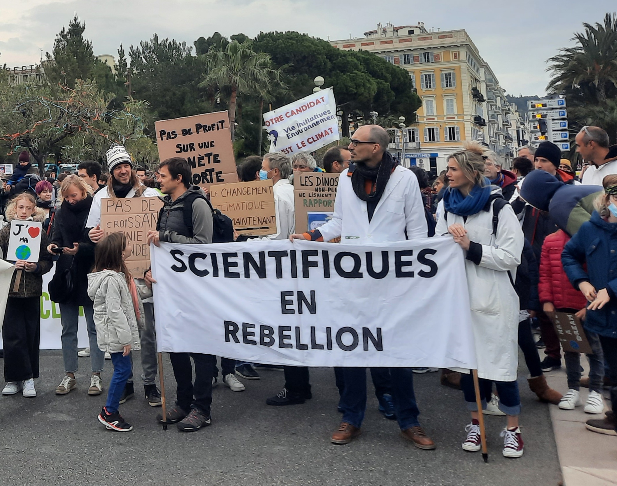 Les scientifiques en rébellion dans les rues de Nice - RCF