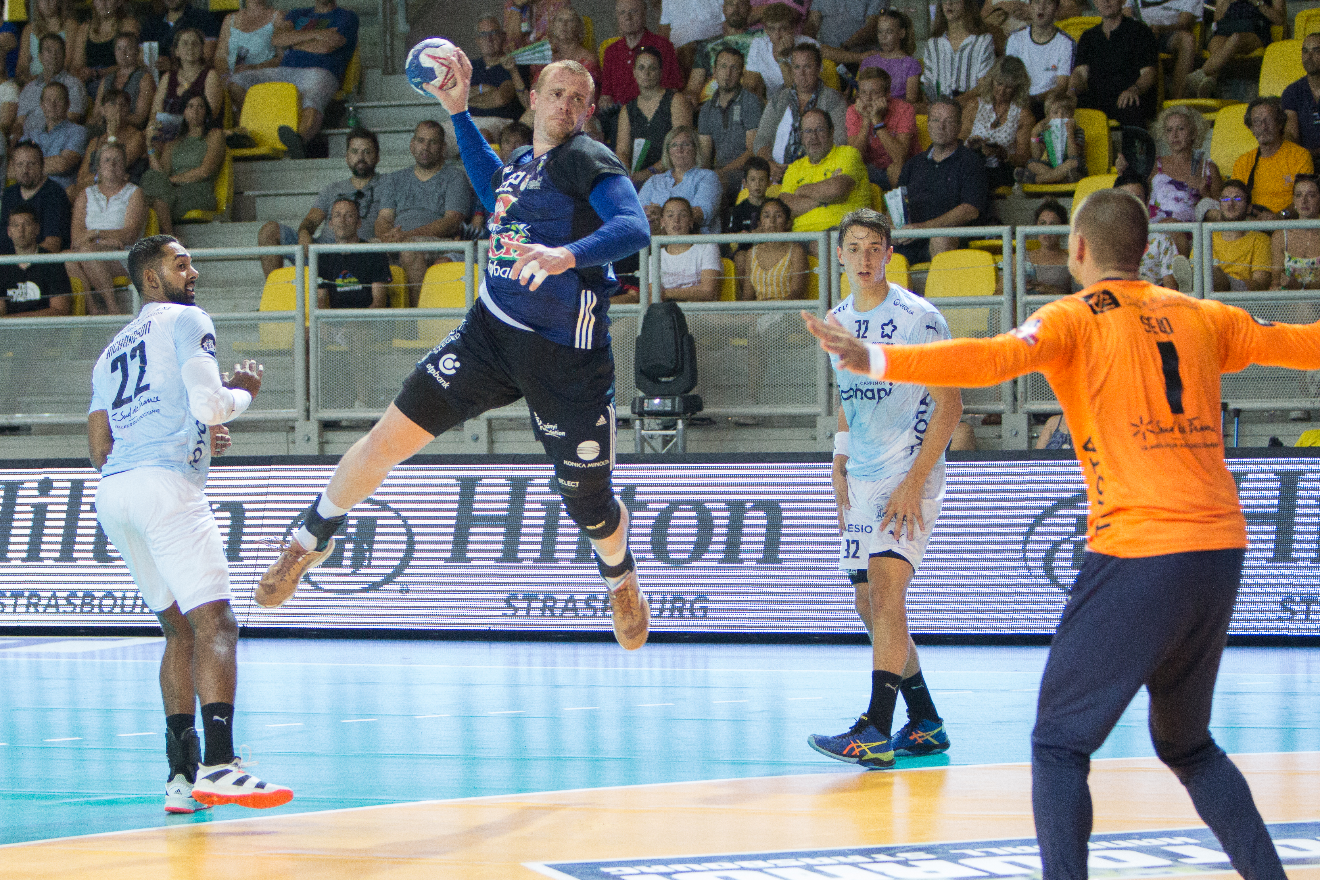 Montpellier (en bleu) face à Szeged lors de la dernière édition, en 2019. (Document remis)