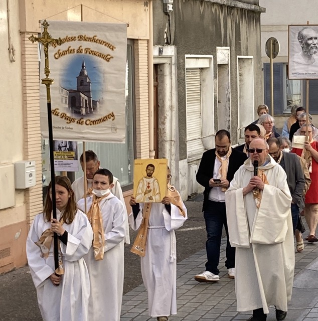Procession en l'honneur de Charles de Foucault © RCF 55