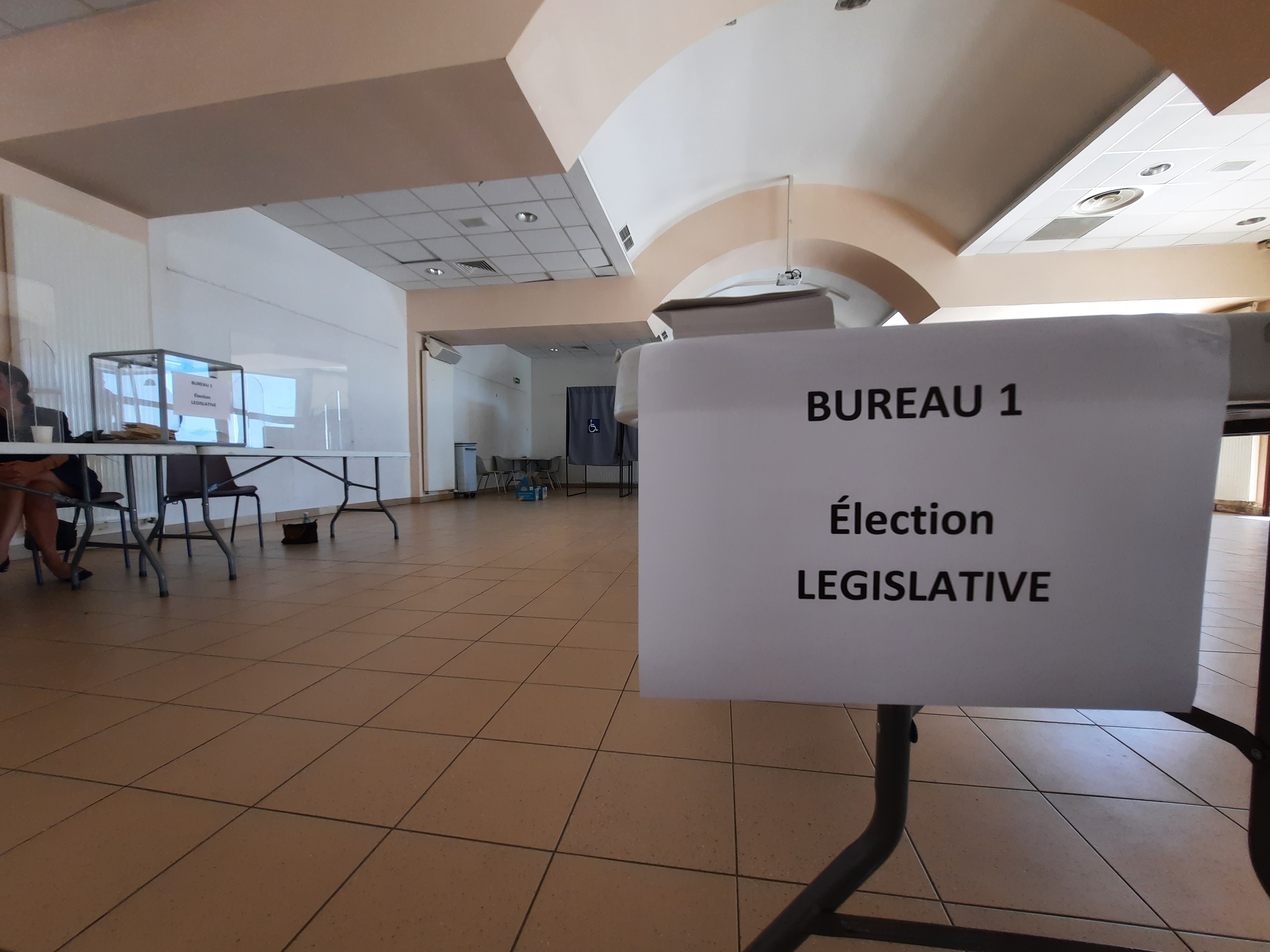Un bureau de vote des Alpes-Maritimes - Photo RCF 