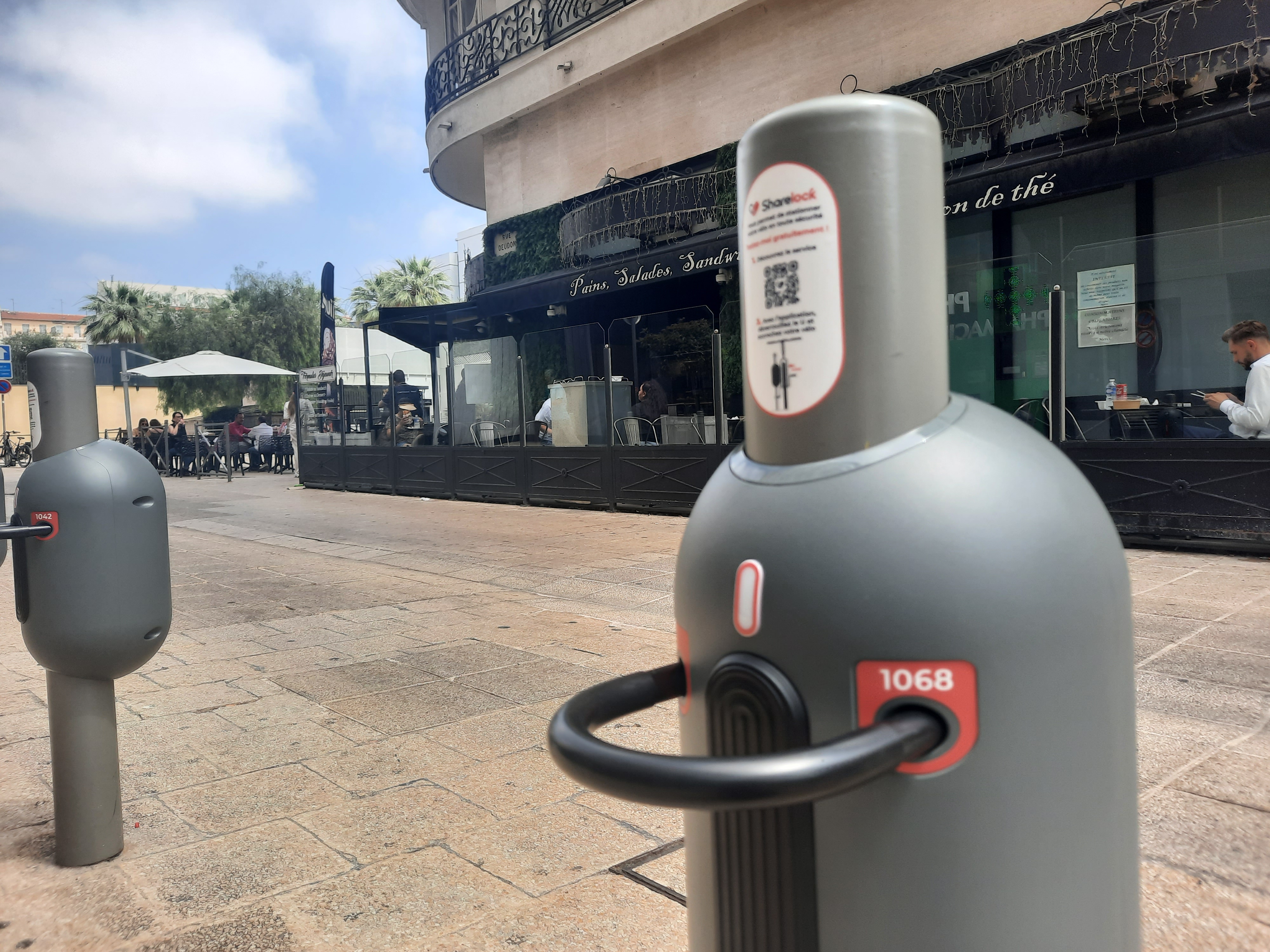 Les arceaux du réseau Sharelock pour stationner son vélo dans la ville de Nice - Photo RCF