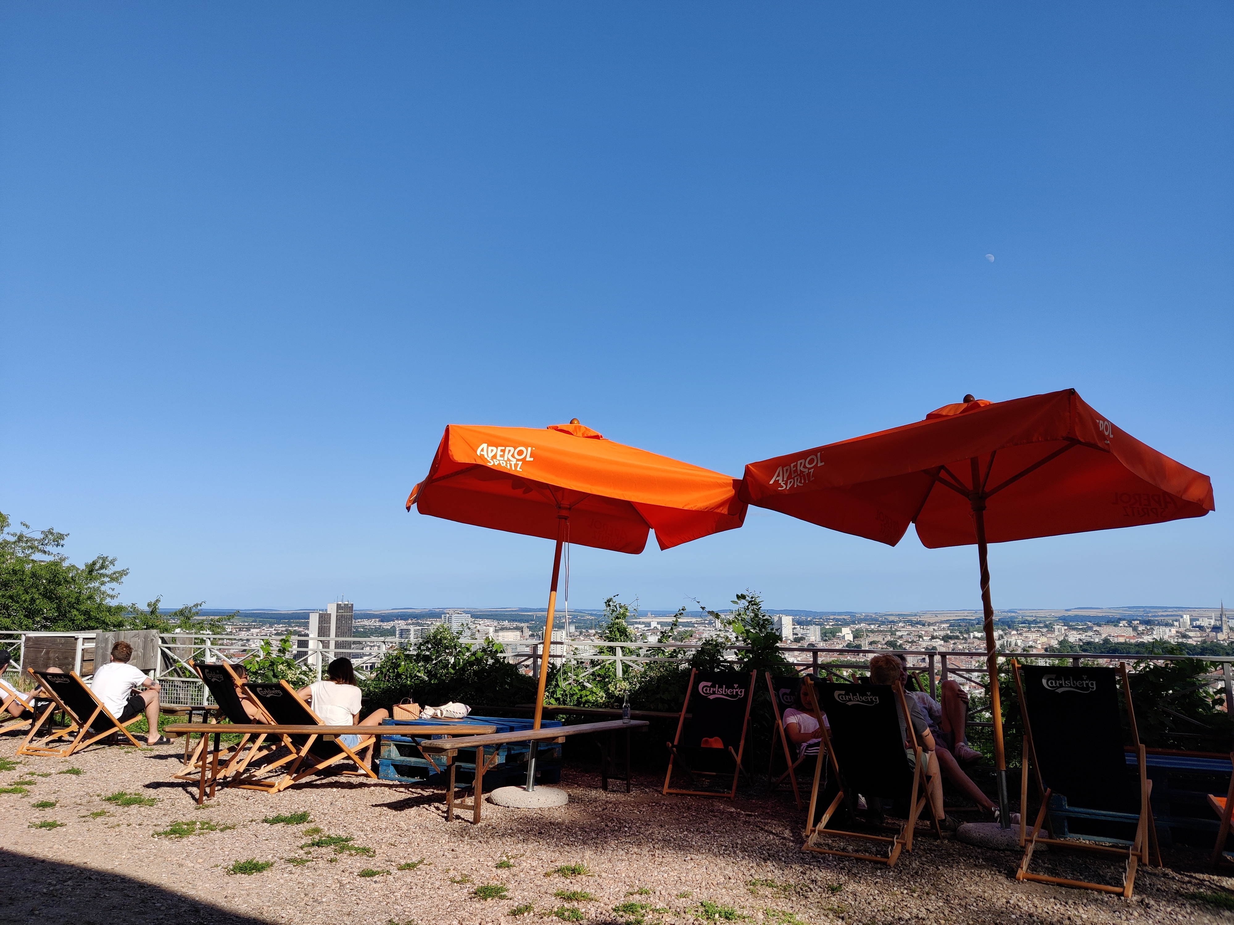 À la cure d'air, une guinguette permet de se détendre devant un point de vue sur toute la ville. ©Pauline HARRE / RCF Lorraine Nancy.