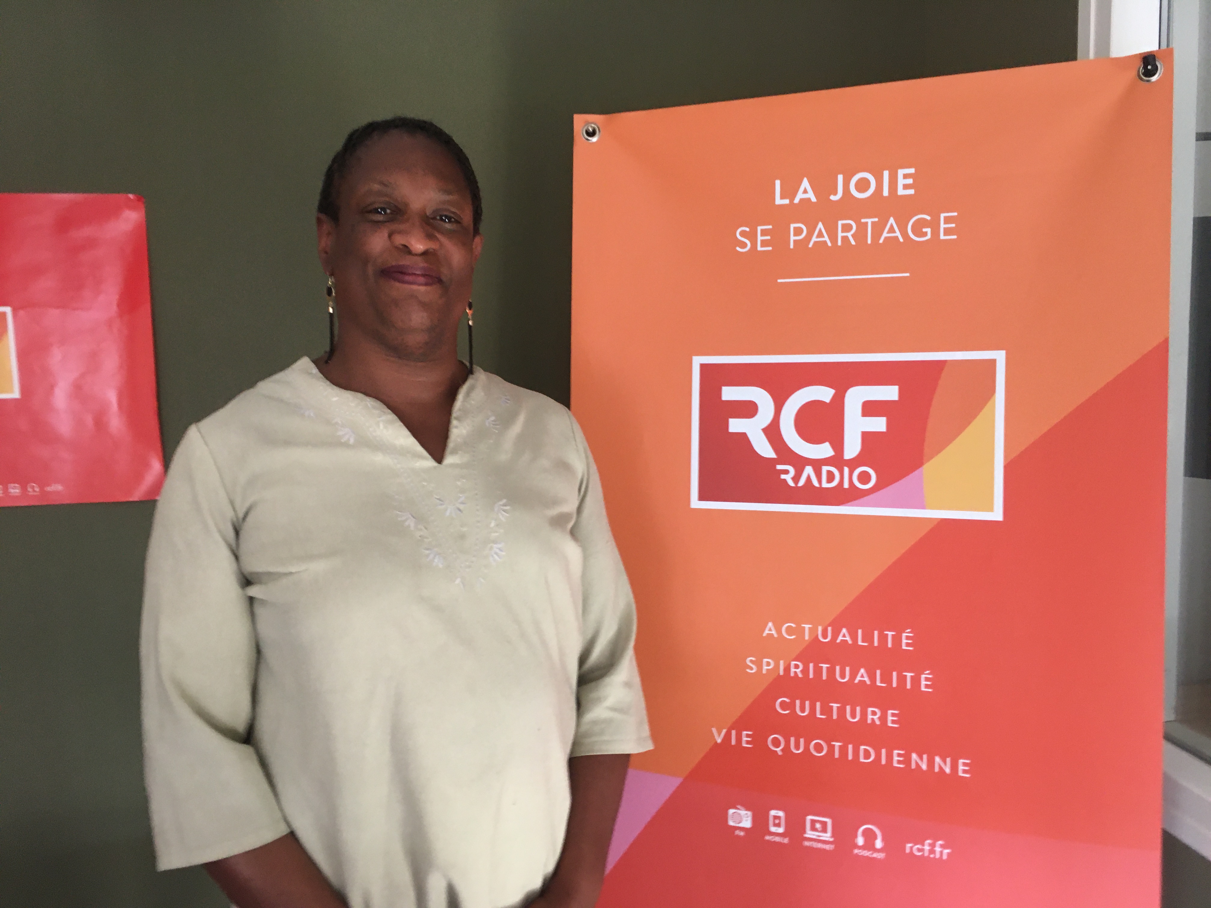 Marie-José Amah dans nos studios pour parler engagement citoyen. ©RCF Lorraine Nancy