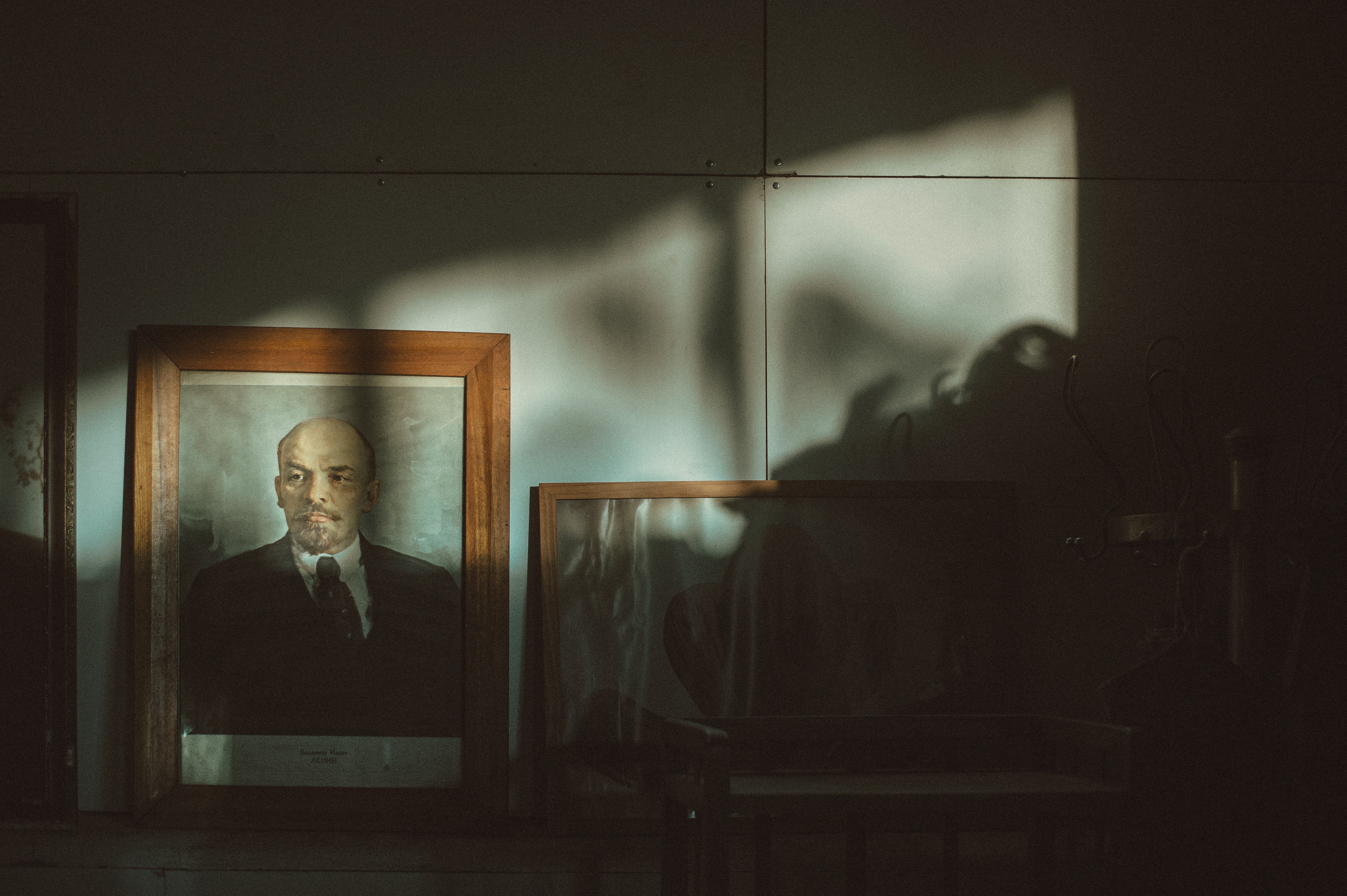 Comment comprendre "la popularité immense" des régimes staliniens et nazis ? ©Unsplash