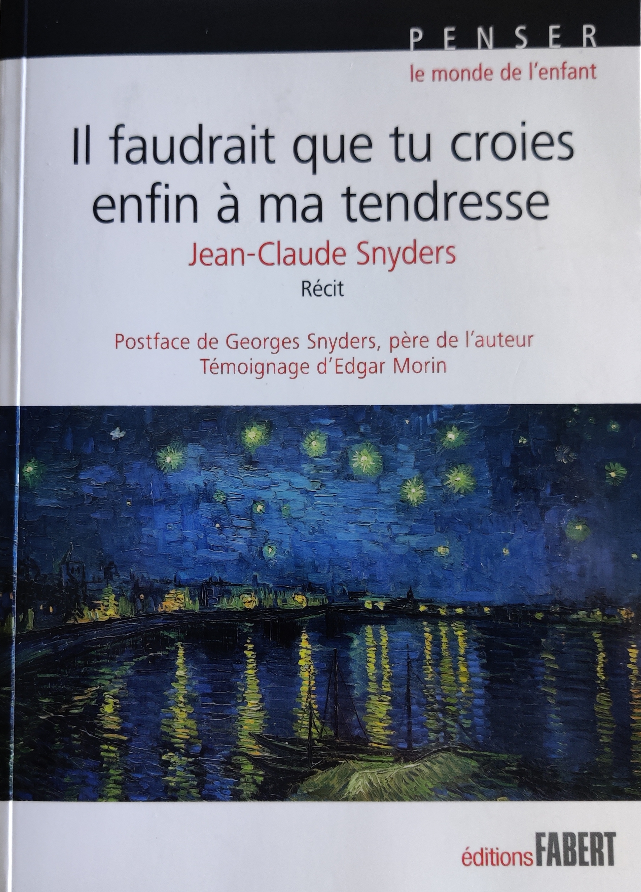 Paysage bleu nuit, au bord de l'eau, sur la couverture du livre de Jean-Claude Snyders.