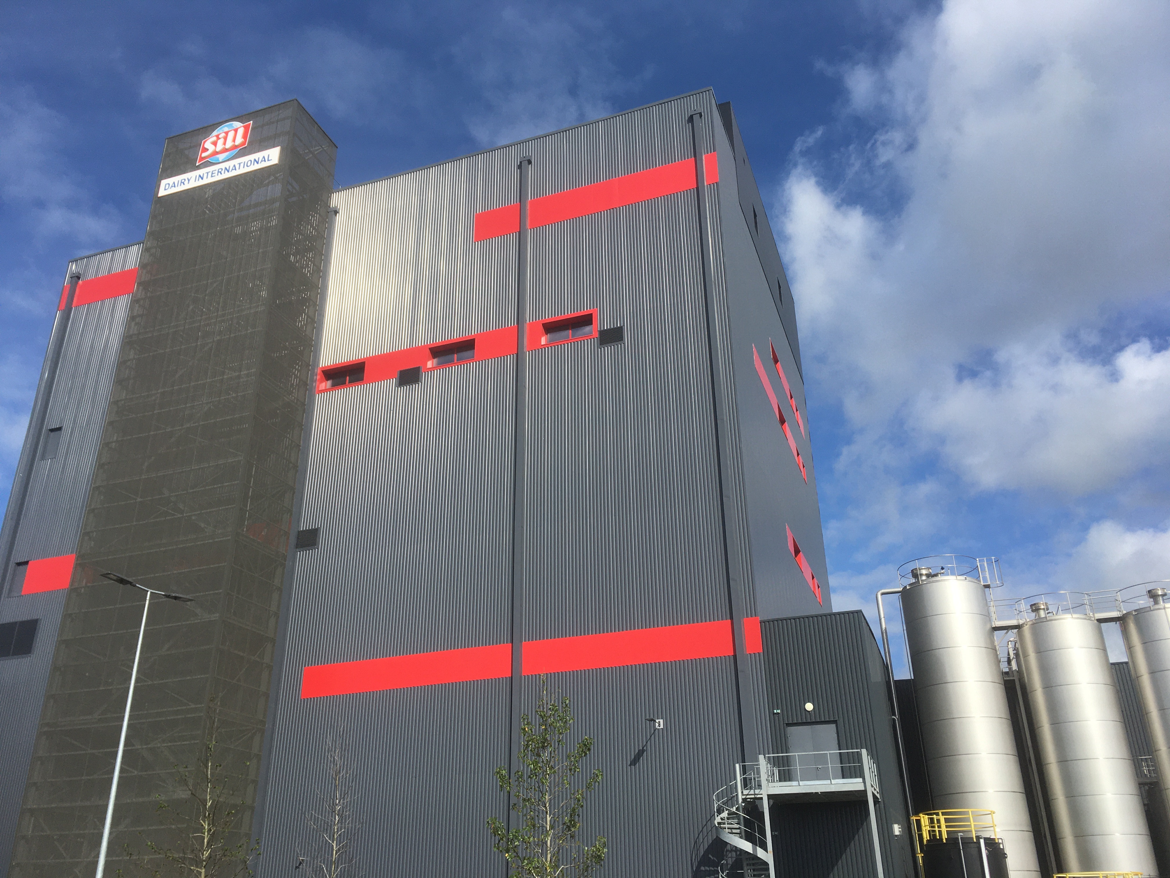 La tour de séchage de lait de la nouvelle usine Sill, à landivisiau - ©Ronan Le Coz