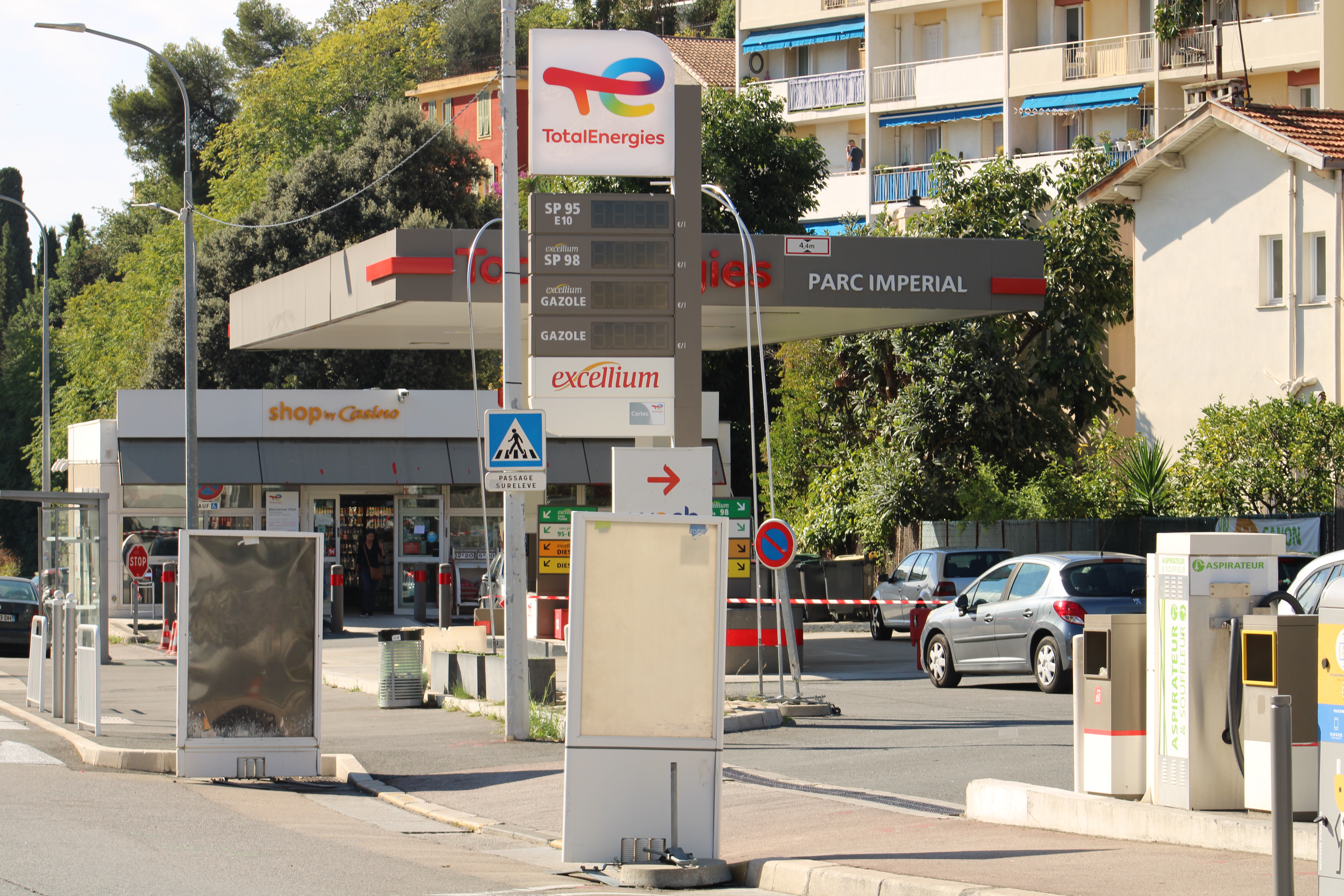 Une station service à Nice - Photo RCF