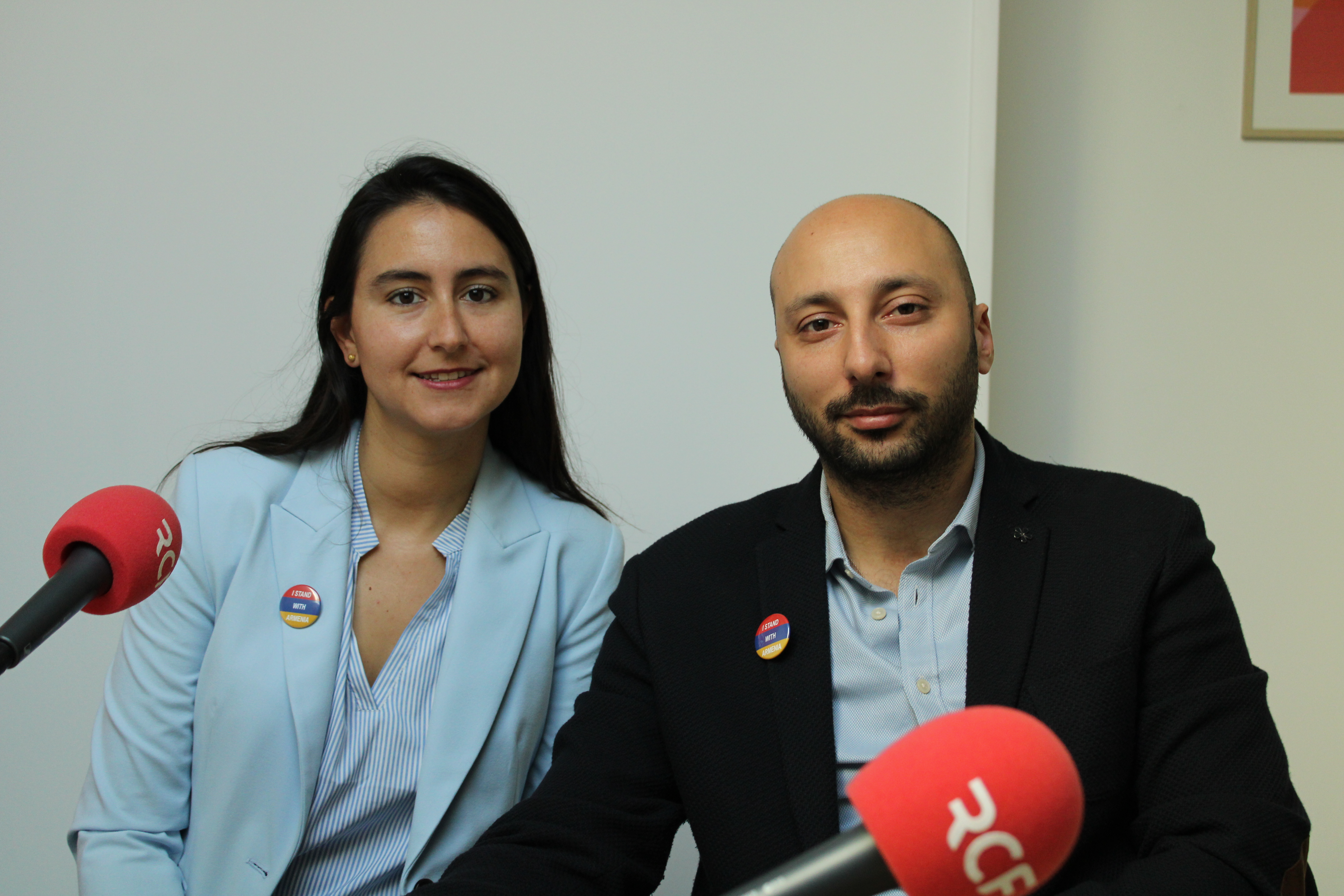 Alex Zinciryan et Karine Kirkorian dans le studio de RCF Nice - Photo SCG