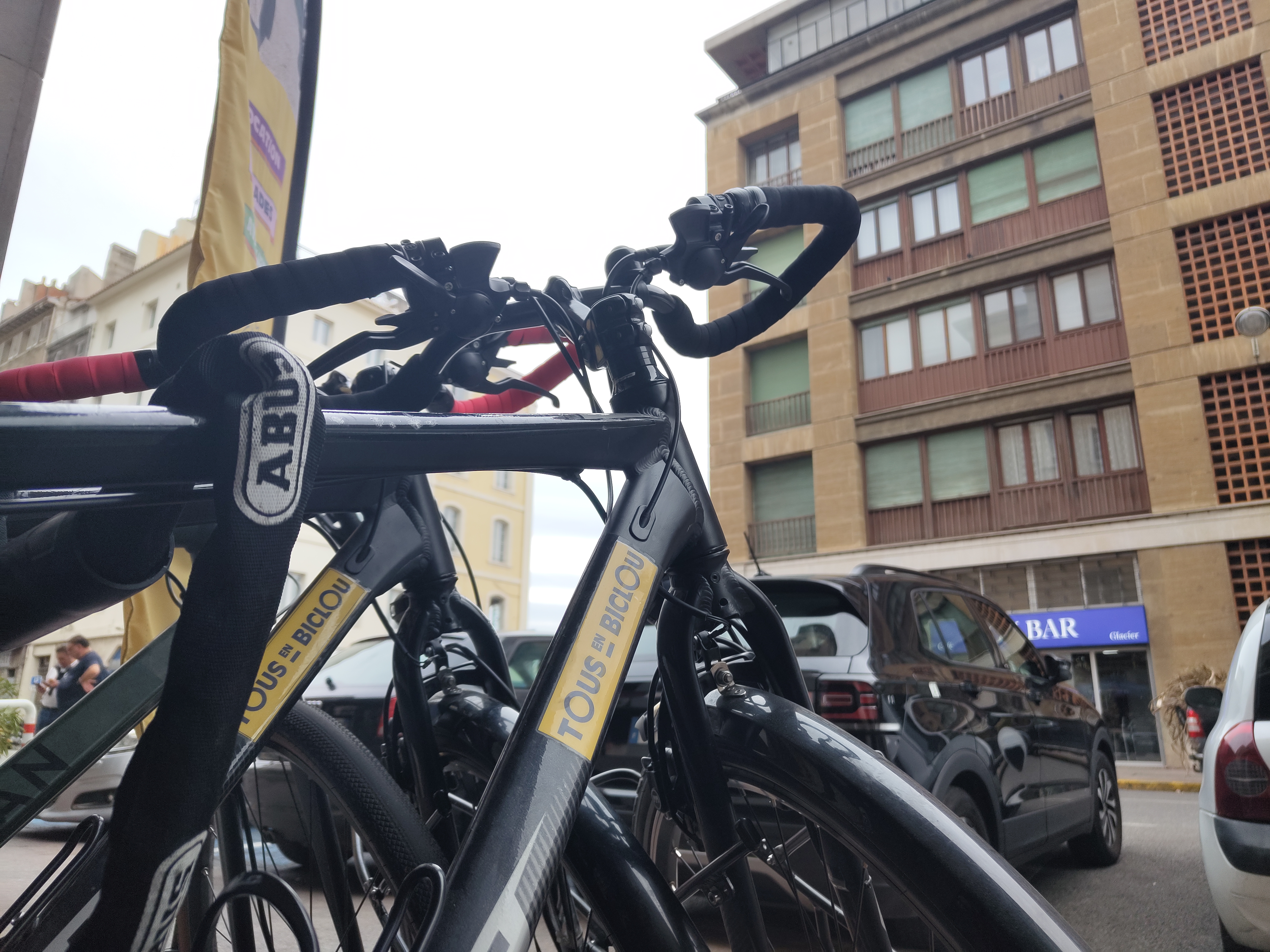 Tous en Biclous propose des vélos électriques ou traditionnels pour des excursions touristiques au départ de Marseille. ©Nina Pavan