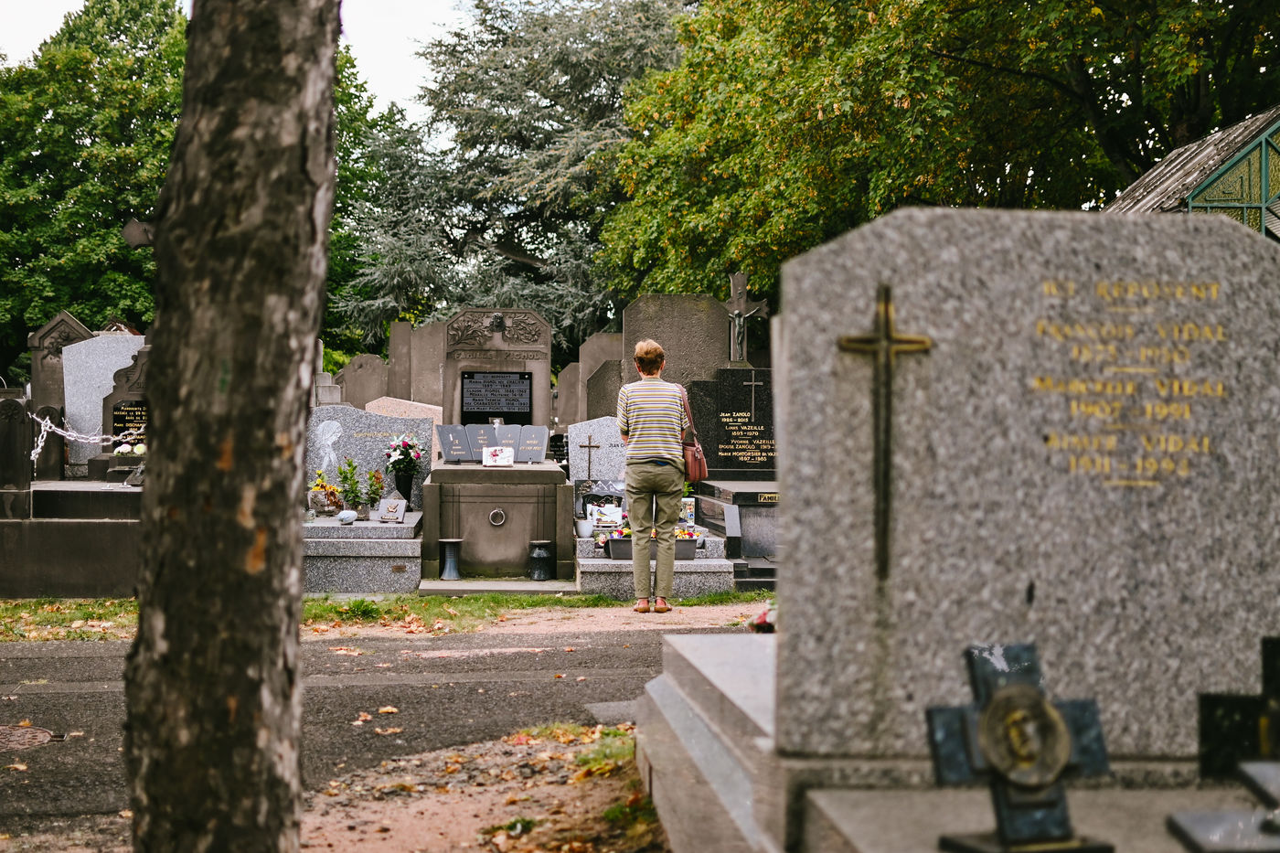 Outre la baisse de fréquence des visites au cimetière, de nombreux rites funéraires ont peu à peu disparu. ©Adrien Fillon / Hans Lucas
