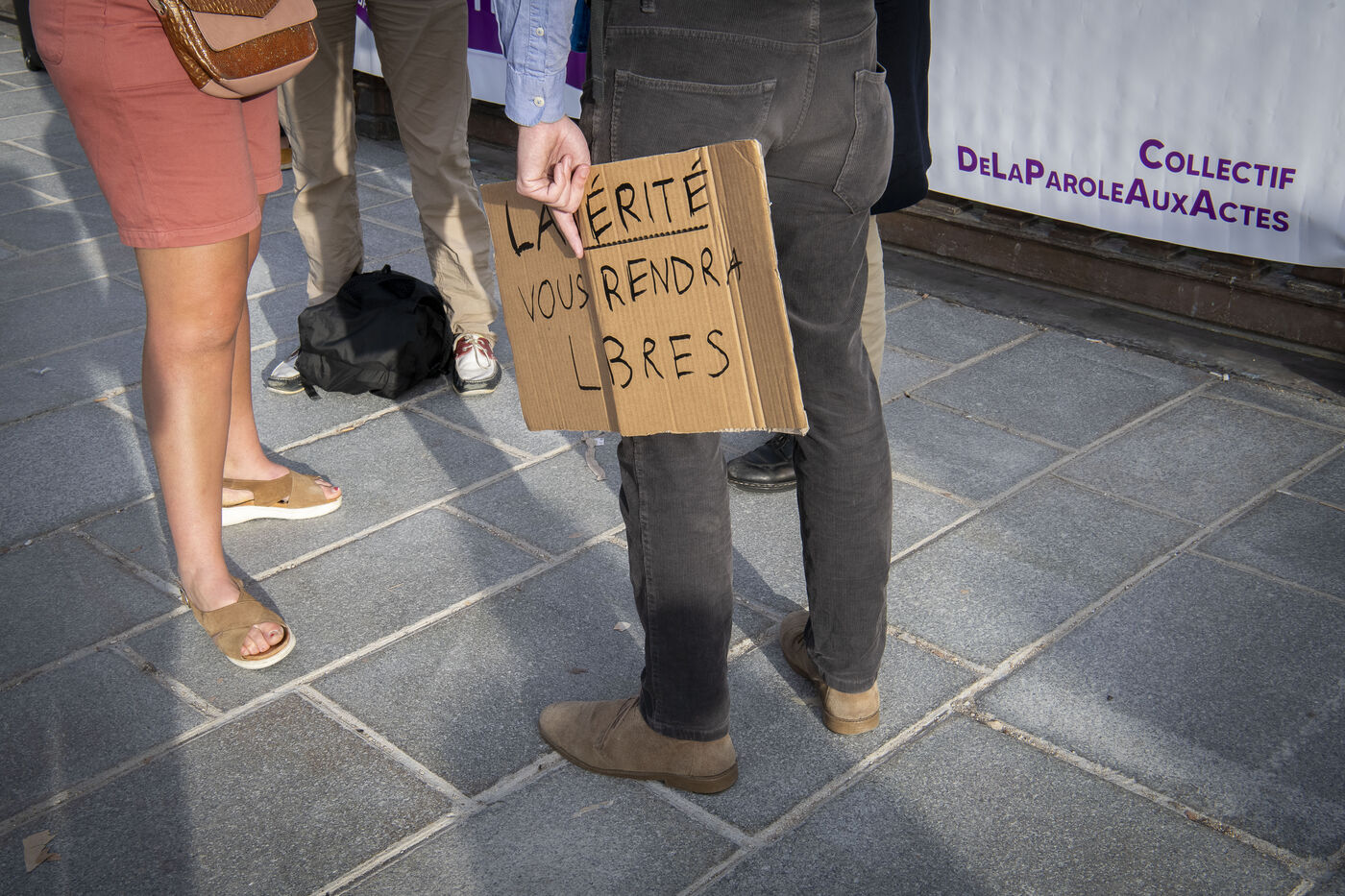 Rassemblement à l'initiative du collectif Agir pour notre Église pour demander aux évêques plus de transparence face au traitement des affaires d'abus sexuels dans l'Église catholique, Paris, le 29/10/2022 ©Corinne Simon / Hans Lucas