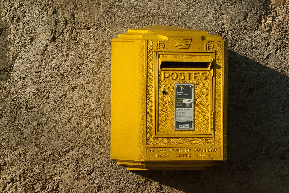 La Poste recrute 3 000 CDD et intérimaires. 
