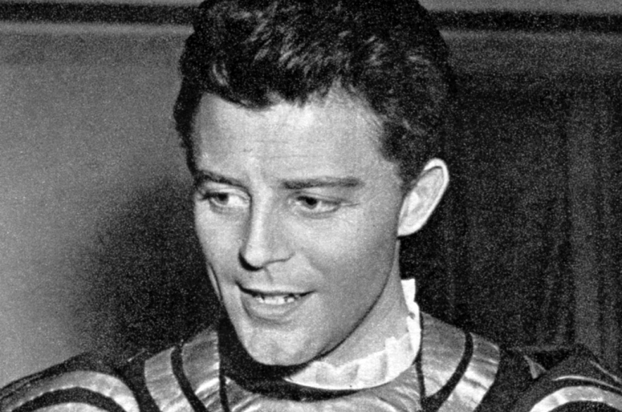 Gérard Philipe en 1954 dans le costume de Don Rodrigue ©Wikimédia commons