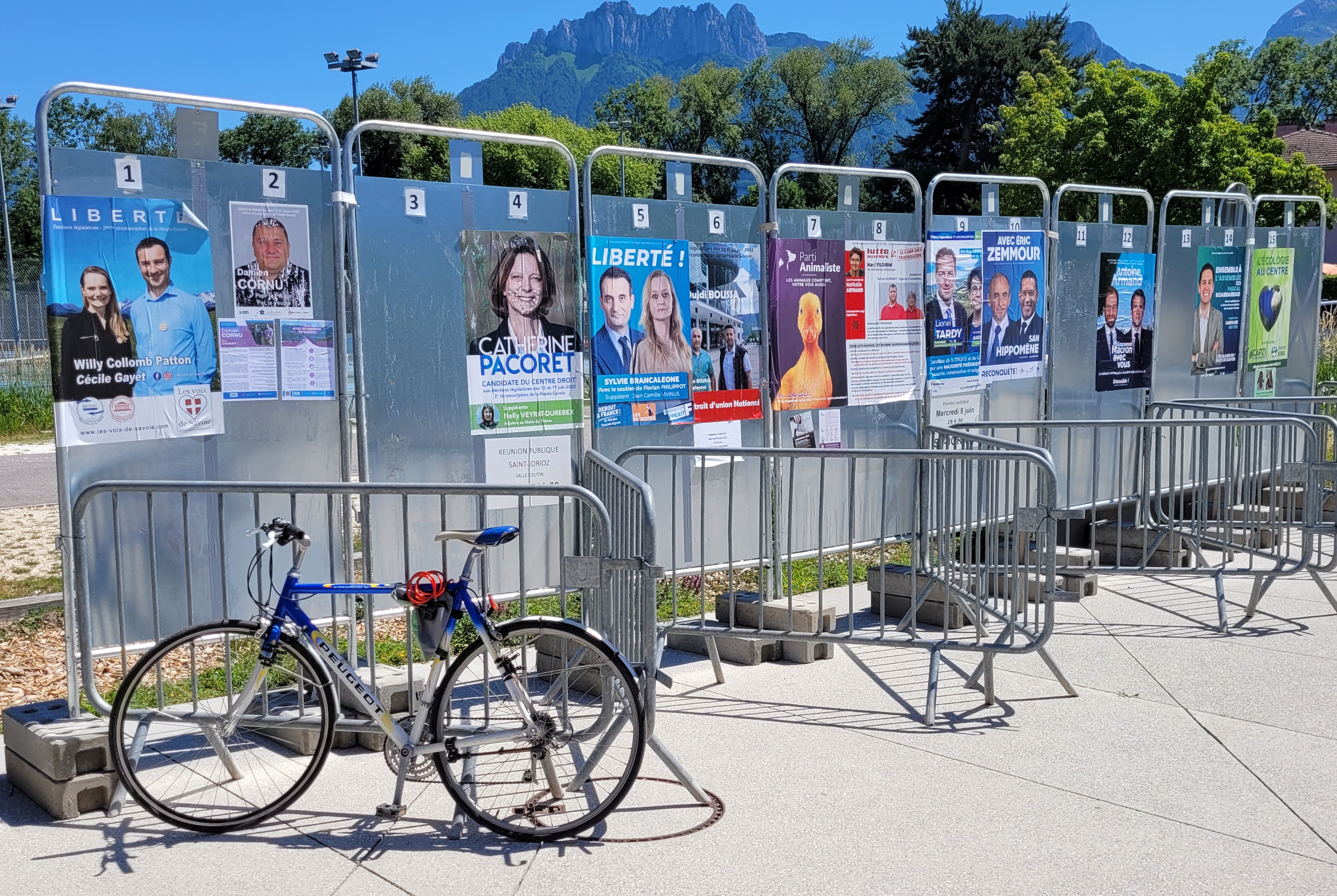 Affiches électorales Saint-Jorioz, élections législatives 2022 ©RCF Haute-Savoie