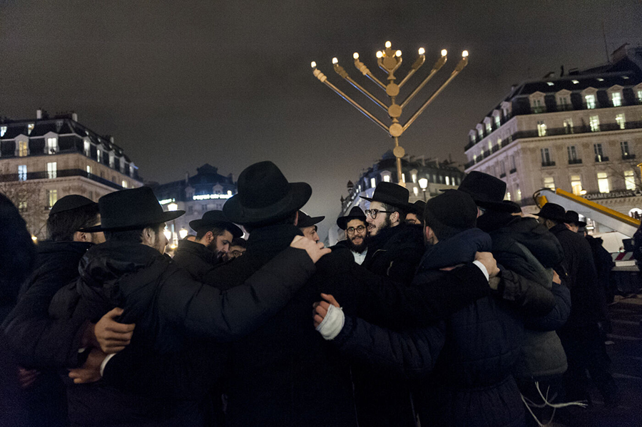 Fête de Hanoucca à Paris, le 19/12/2017 ©Magali Cohen / Hans Lucas