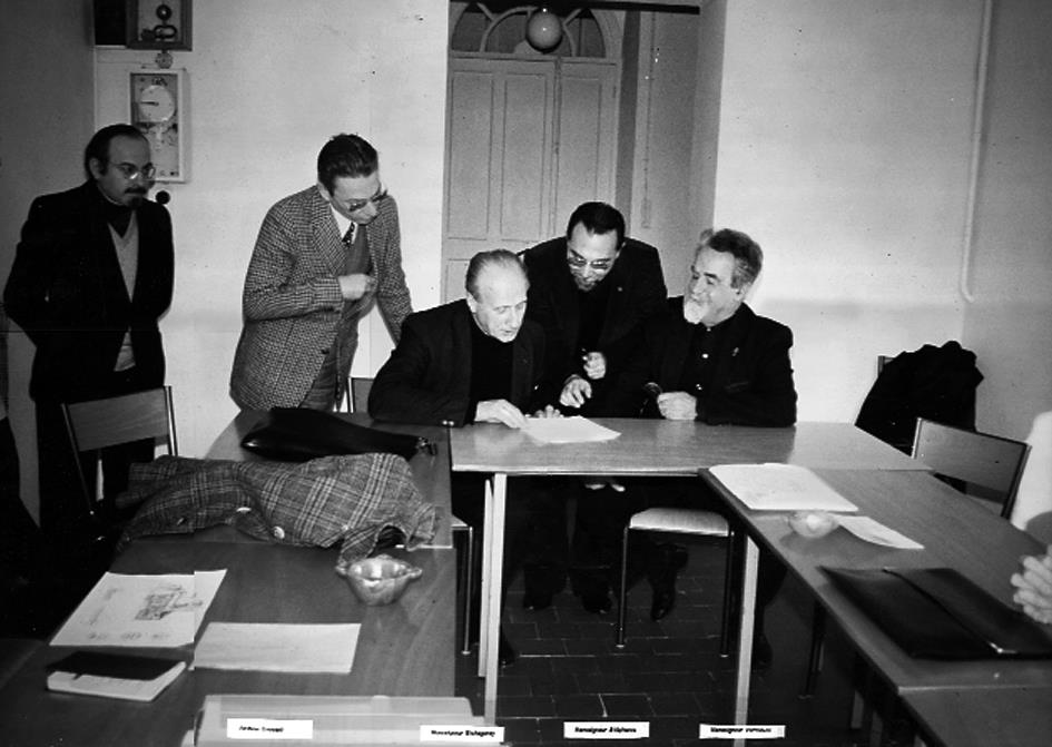 Signature de la création de la radio ©Dialogue RCF