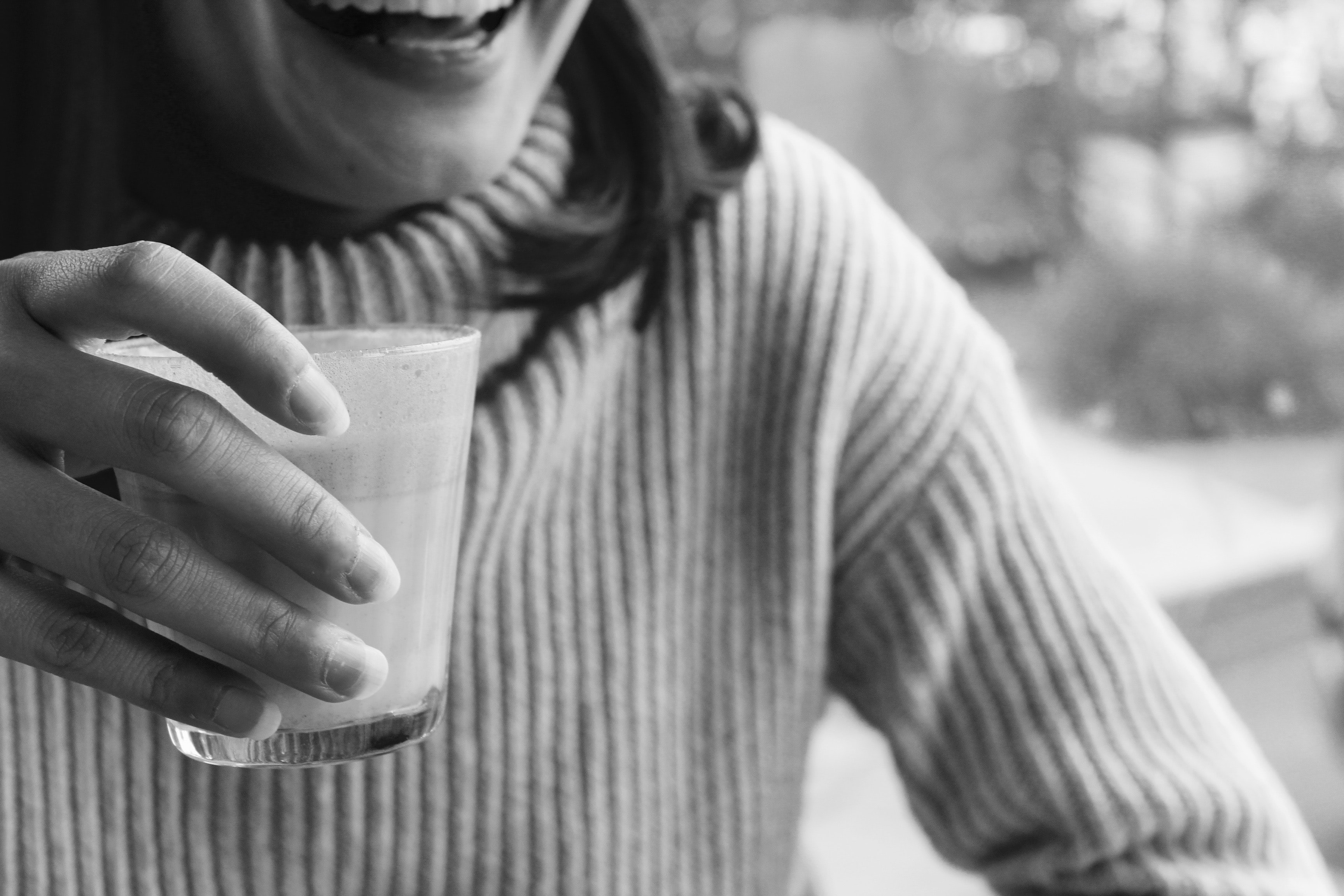 Photo de <a href="https://unsplash.com/@gabriellefaithhenderson?utm_source=unsplash&utm_medium=referral&utm_content=creditCopyText">Gabrielle Henderson</a> sur <a href="https://unsplash.com/fr/s/photos/coffee-people?utm_source=unsplash&utm_medium=referral&utm_content=creditCopyText">Unsplash</a>