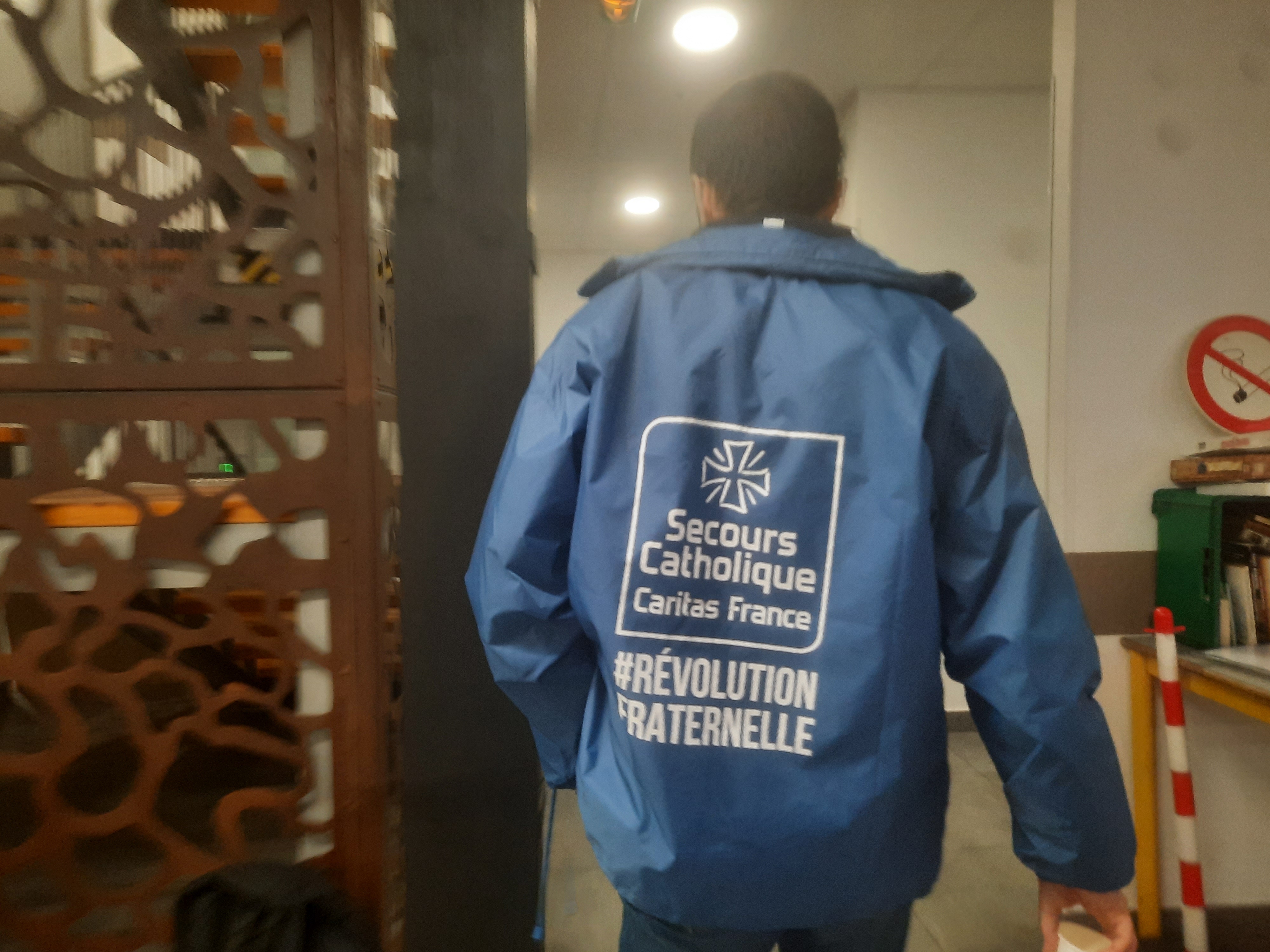 Les bénévoles arpentent les couloirs pour aller d'une mission à une autre à Nice - Photo RCF