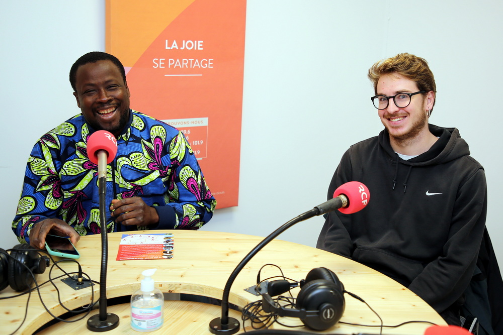 Wens Teko et Sylvain Beautalon dans les studios de Dialogue RCF ©Robert Poulain