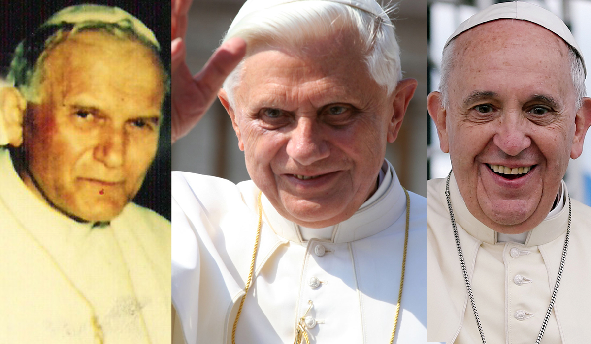 Jean-Paul II en 1983, Benoît XVI (au centre) et le pape François en 2014 ©Wikimédia Commons
