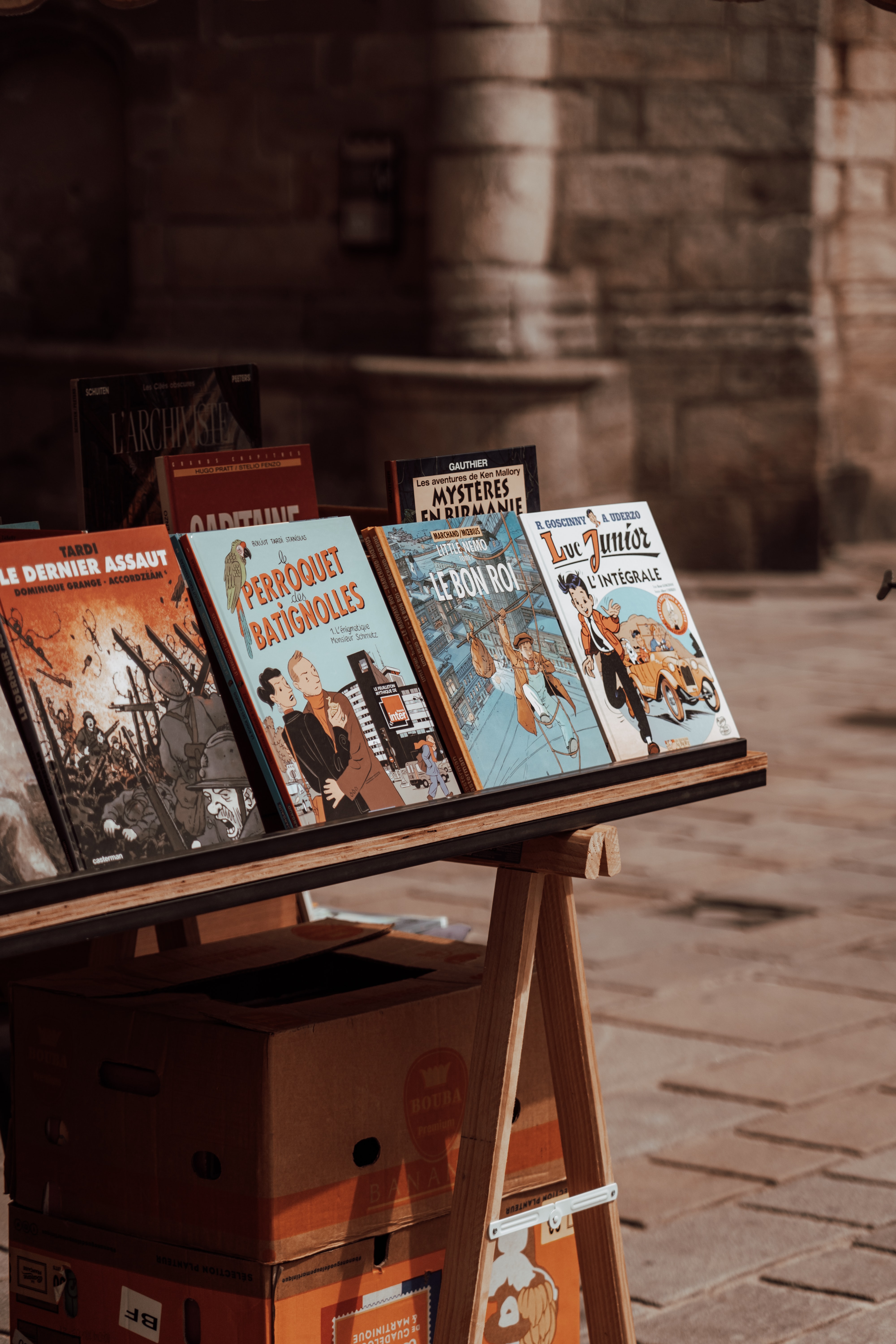 Dans les librairies ou ailleurs, les étales de BD sont de plus en plus garnis. © Jorgen Hendriksen sur Unsplash