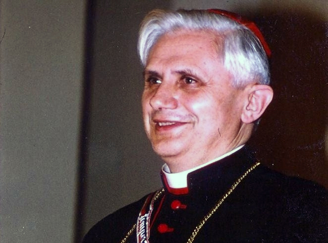 Le cardinal Joseph Ratzinger, préfet de la Congrégation pour la doctrine de la foi en 2000 ©Wikimédia Commons