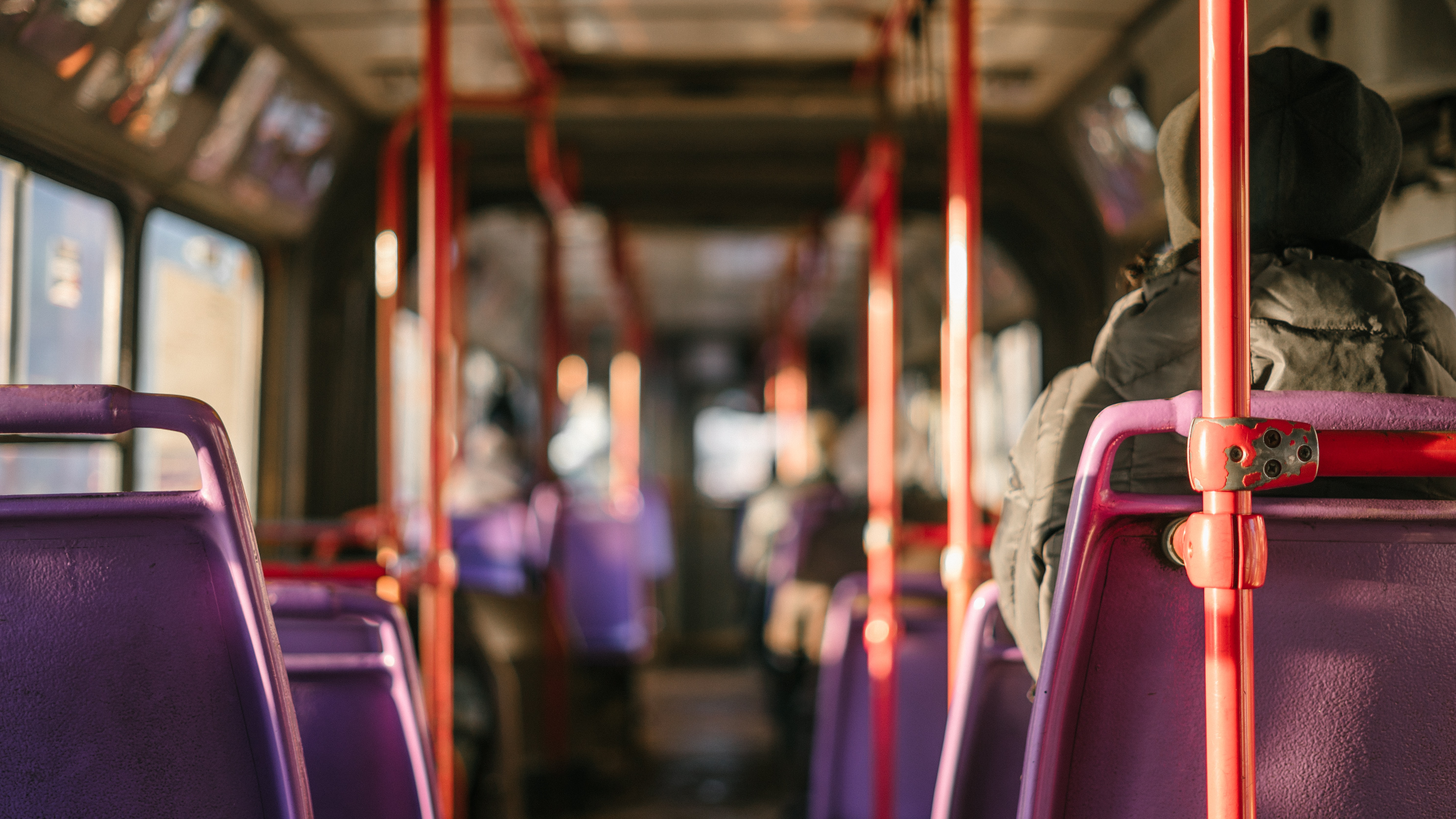 Les lignes les plus fréquentées passeront toutes les 6 minutes en heure de pointe et jusqu'à 1h matin, contre 21h30 aujourd'hui. Photo de <a href="https://unsplash.com/@rozetsky?utm_source=unsplash&utm_medium=referral&utm_content=creditCopyText">Ant Rozetsky</a> sur <a href="https://unsplash.com/fr/photos/lr9vo8mNvrc?utm_source=unsplash&utm_medium=referral&utm_content=creditCopyText">Unsplash</a>