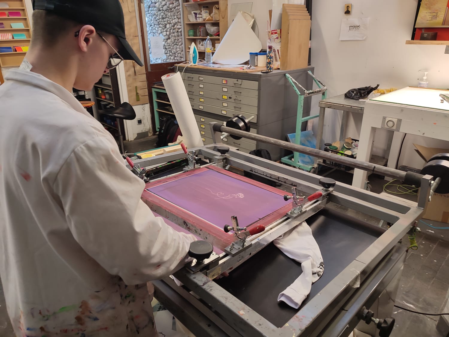 Parmi les arts découverts, la sérigraphie. Une technique d'impression avec un pochoir. (Photo RCF Nice Côte d'Azur)
