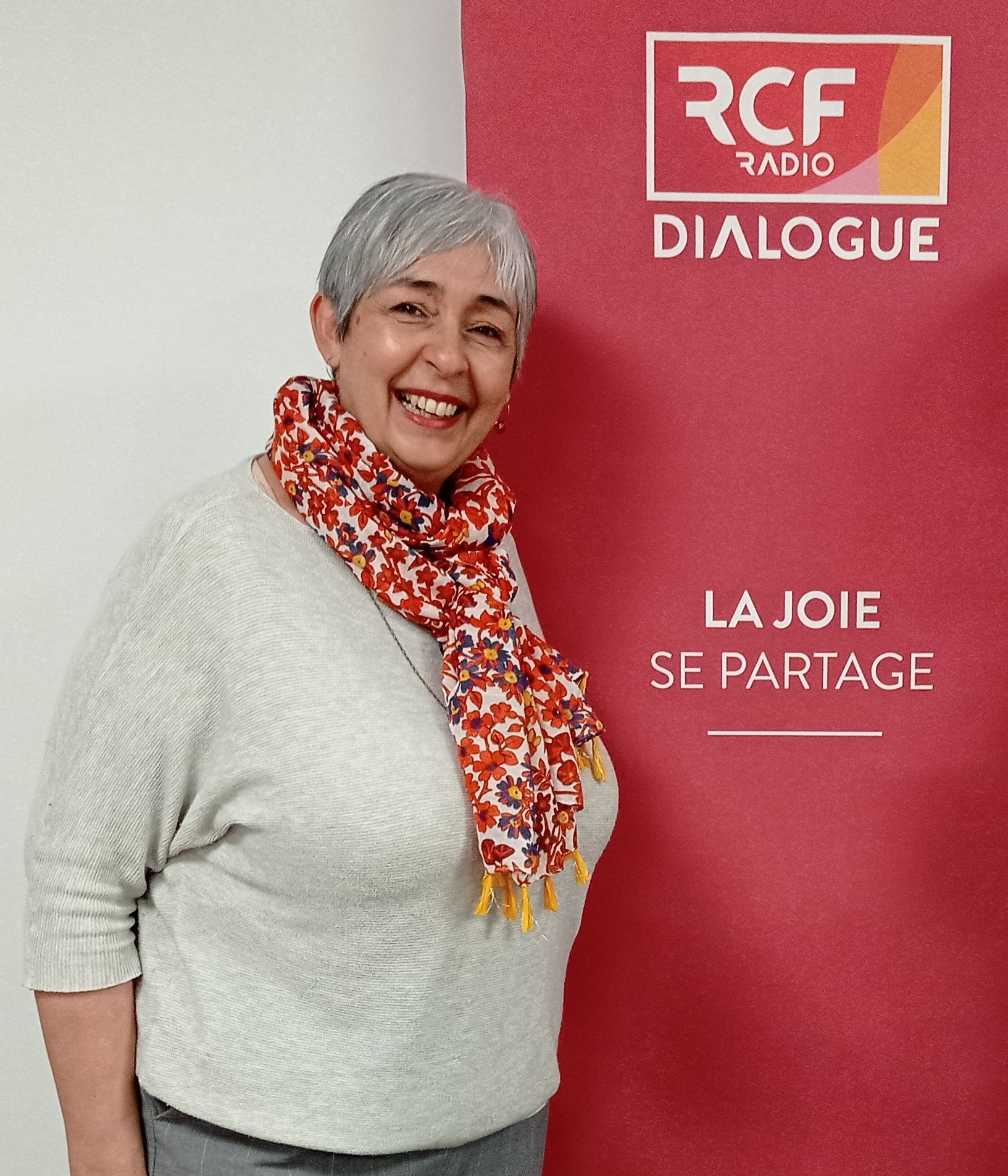 Anne Faisandier dans les studios de ©Dialogue RCF