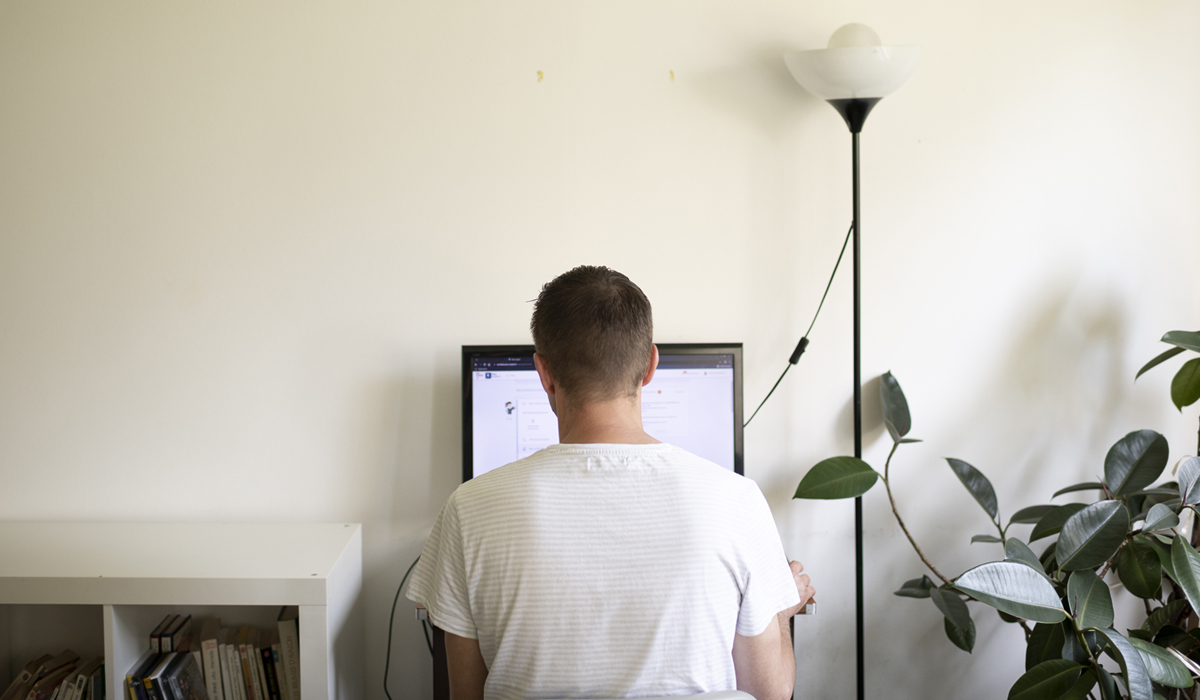 Comment chercher du travail, connaître ses droits, maintenir des liens sociaux, sans accès à Internet ? ©Secours catholique